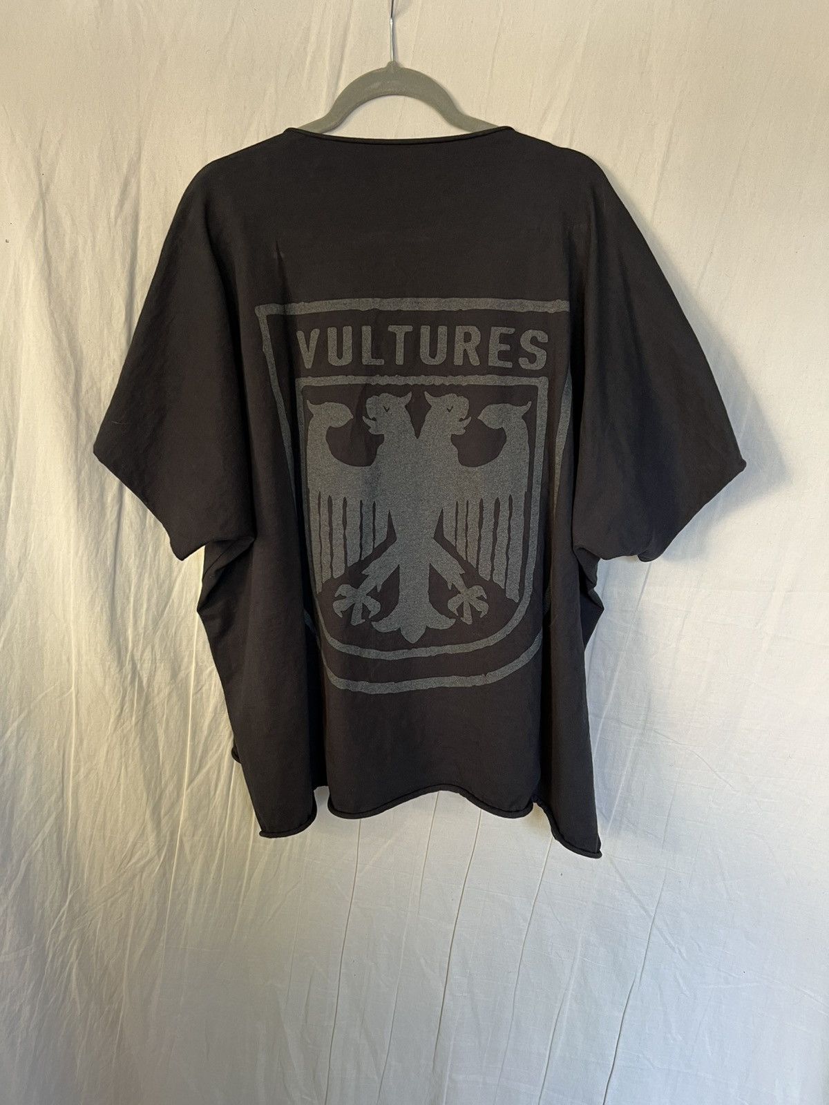 Yeezy Ye Vultures shirt Size US L / EU 52-54 / 3 - 4 Thumbnail