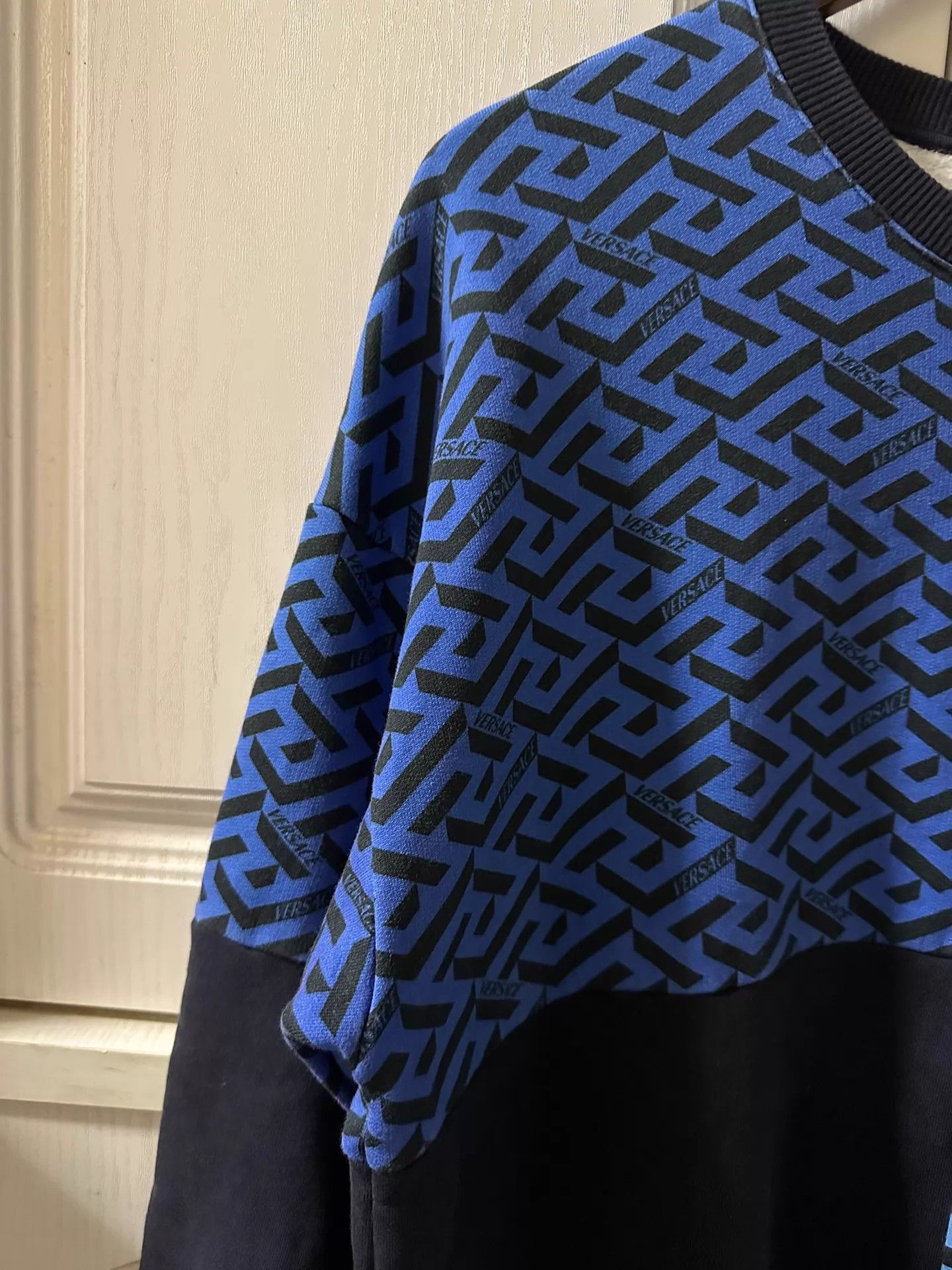 Versace Versace Runway Celebrity New Swirl Design S 9/10 Size US S / EU 44-46 / 1 - 5 Thumbnail