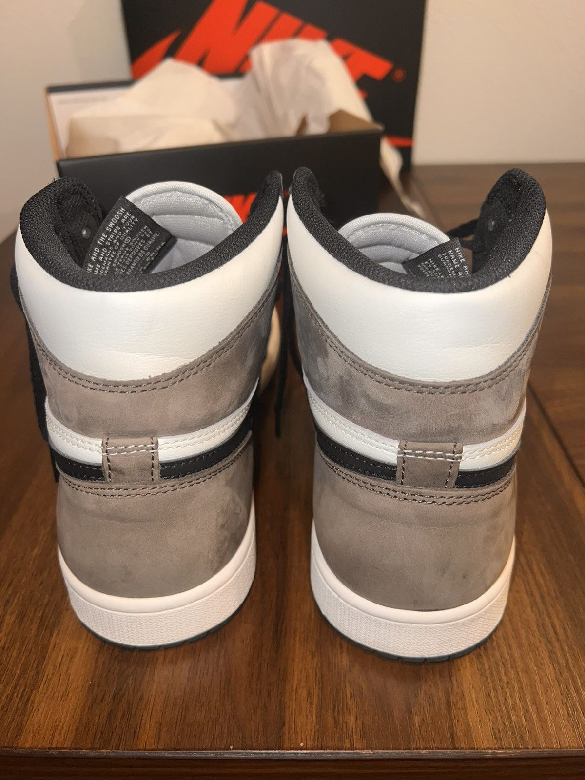 Nike Air Jordan 1 Retro High OG “ Mocha” Size US 10.5 / EU 43-44 - 7 Thumbnail