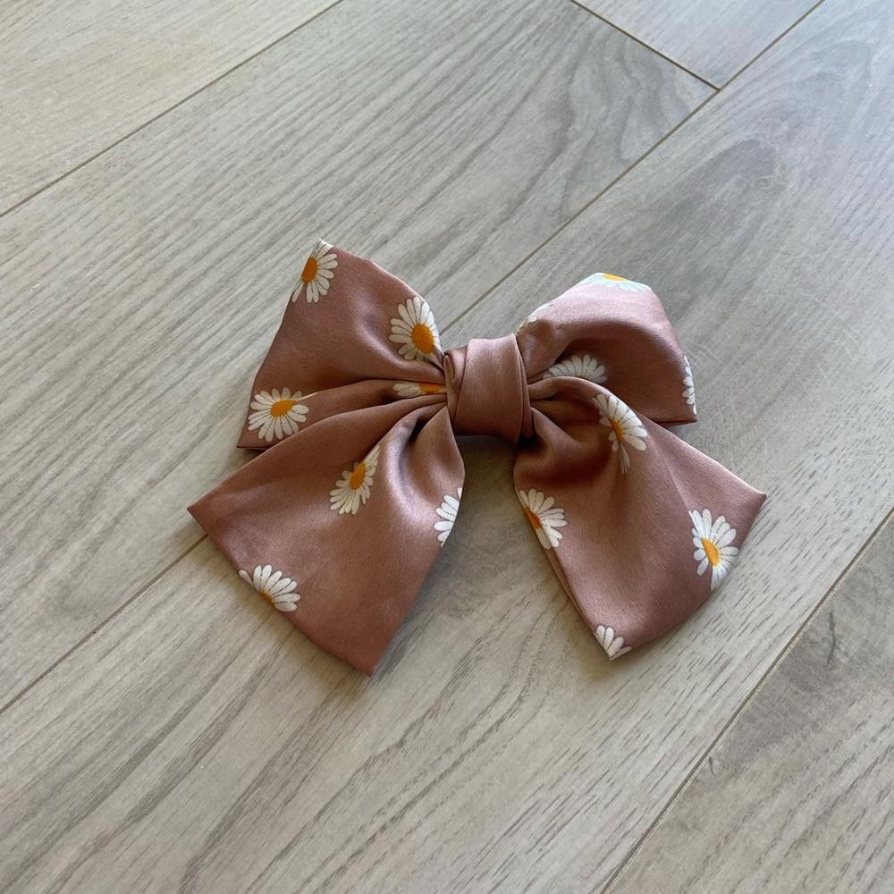 Forever 21 Forever 21 Oversized Floral Bow with Clip Size ONE SIZE - 1 Thumbnail