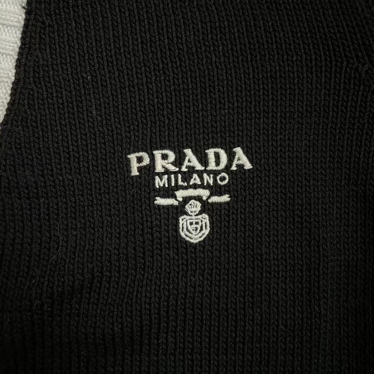Prada PRADA color blocked V-neck short-sleeve knit black 36 Size XS / US 0-2 / IT 36-38 - 4 Thumbnail