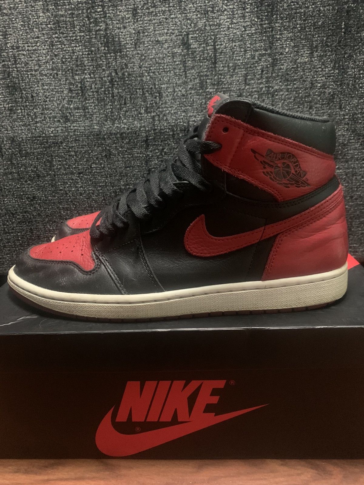 Jordan Brand Air Jordan 1 Retro High OG Bred 2016 Size US 10.5 / EU 43-44 - 3 Thumbnail