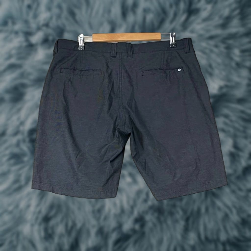 TravisMathew Travis Mathew Men's Chino Golf Shorts Spandex Flat Front Black Size 36 Regular Inseam 9 in Casual Beach Outdoor Golf Seasonal Lightweight Zip Logo Size US 36 / EU 52 - 1 Thumbnail