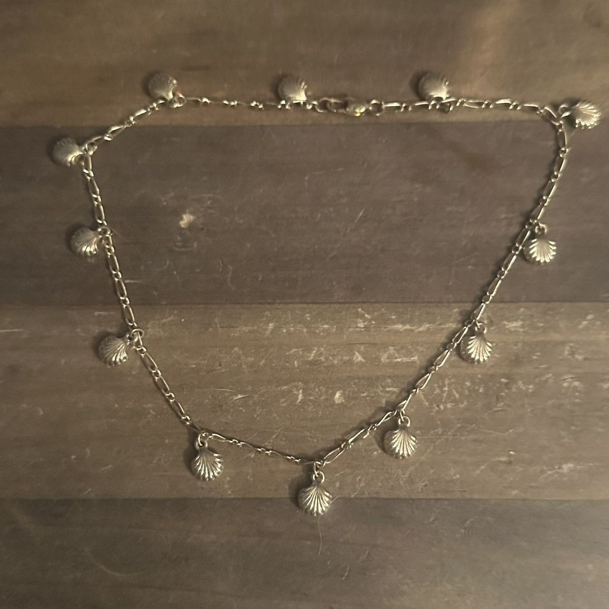 Other Gold tone figaro chain with clamshell dangles necklace Size ONE SIZE - 2 Thumbnail