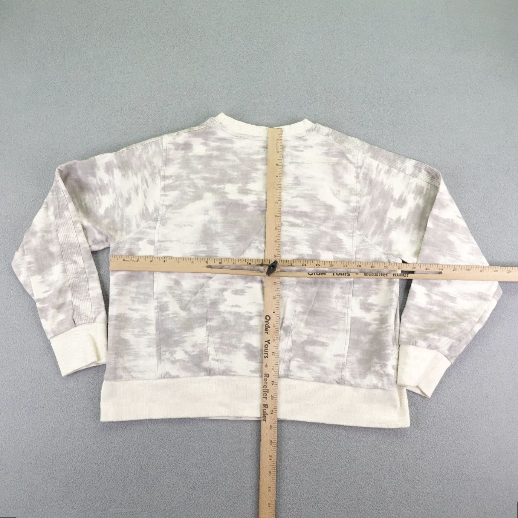 Athleta ATHLETA Sweatshirt Women Large Gray Camo Pullover Long Sleeve Crew Neck Outdoor Sports Size L / US 10 / IT 46 - 5 Thumbnail