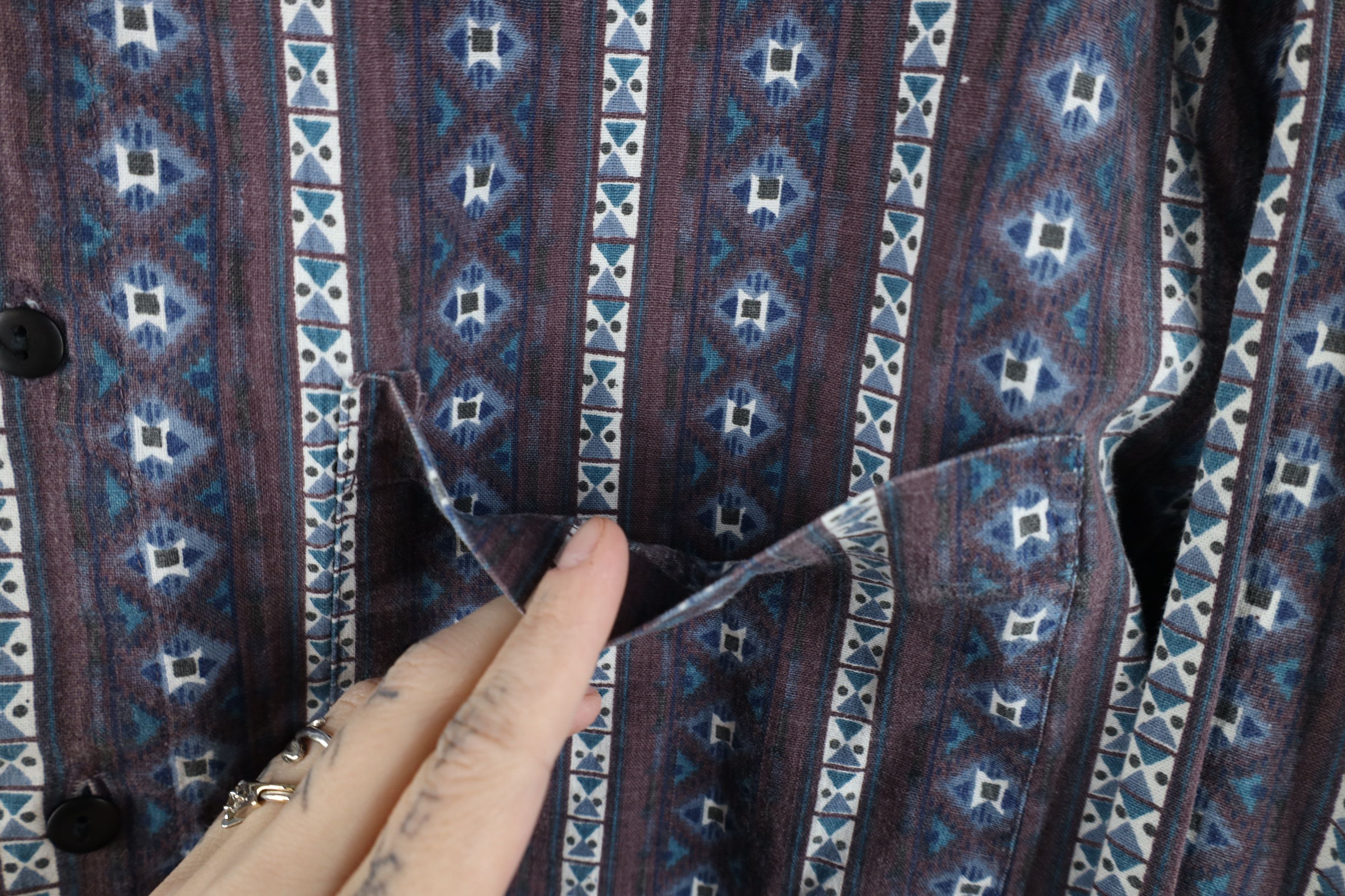 Vintage Vintage 90s Streetwear Geometric Collared Button Shirt Size US S / EU 44-46 / 1 - 4 Thumbnail