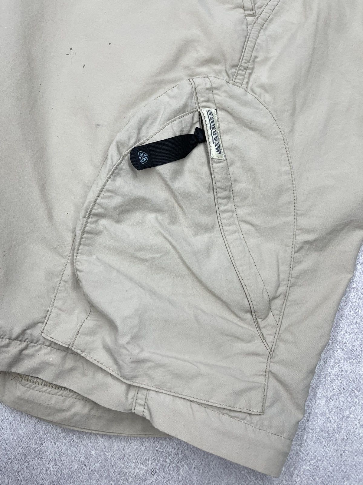 Vintage Vintage Nike ACG Nylon Cargo Shorts Beige Drill Y2K Size US 32 / EU 48 - 4 Thumbnail