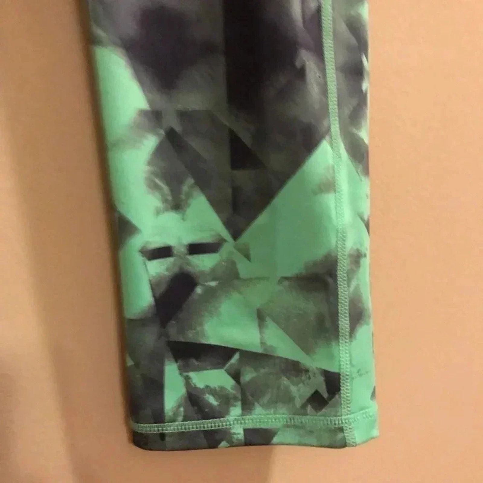 Other Z By Zella Geo Abstract Pattern Capri Leggings Women’s sz S Size 25" / US 0 / IT 36 - 2 Thumbnail