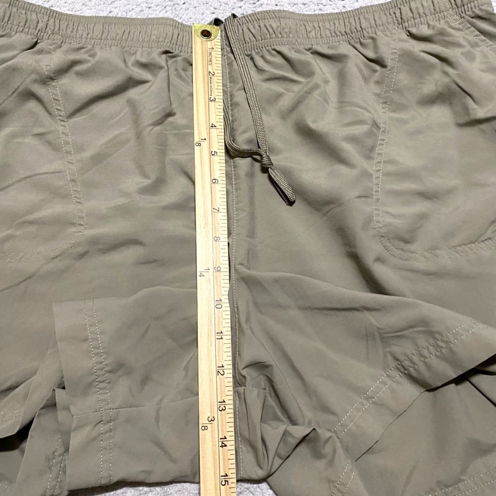 Vintage Columbia Womens Shorts Bermuda 2XL Beige Nylon Inseam 5" Outdoor Hiking Walking Baggy? Size 40" / US 18 - 6 Thumbnail