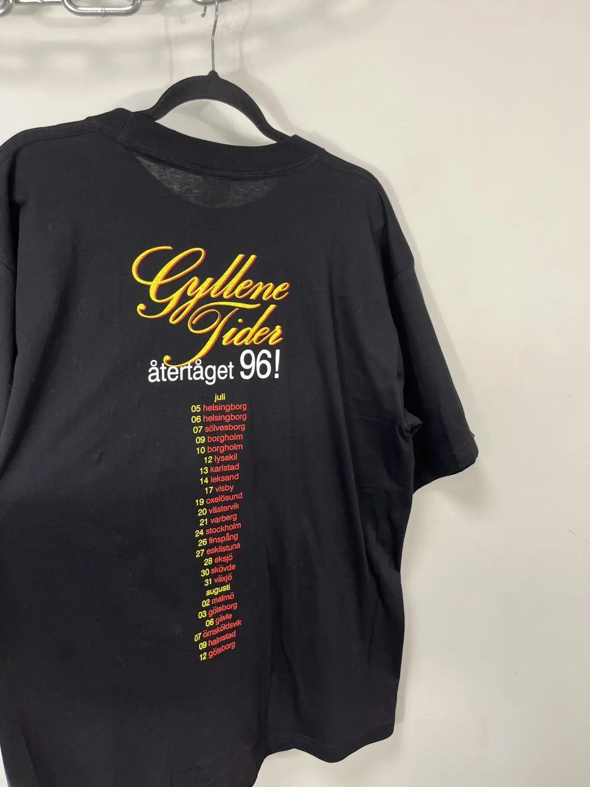 Band Tees × Vintage Vintage Gyllene Tider 1996 Atertaget Tour Album Band Tee Size US XL / EU 56 / 4 - 10 Thumbnail