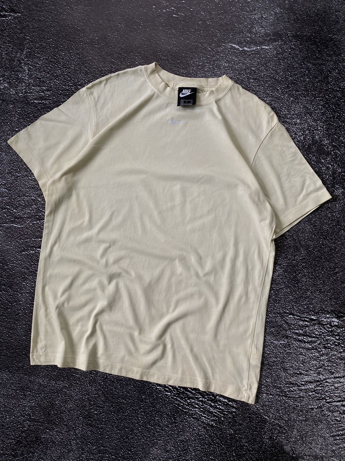 Nike Nike Center Swoosh Logo T-shirt Size S / US 4 / IT 40 - 2 Thumbnail