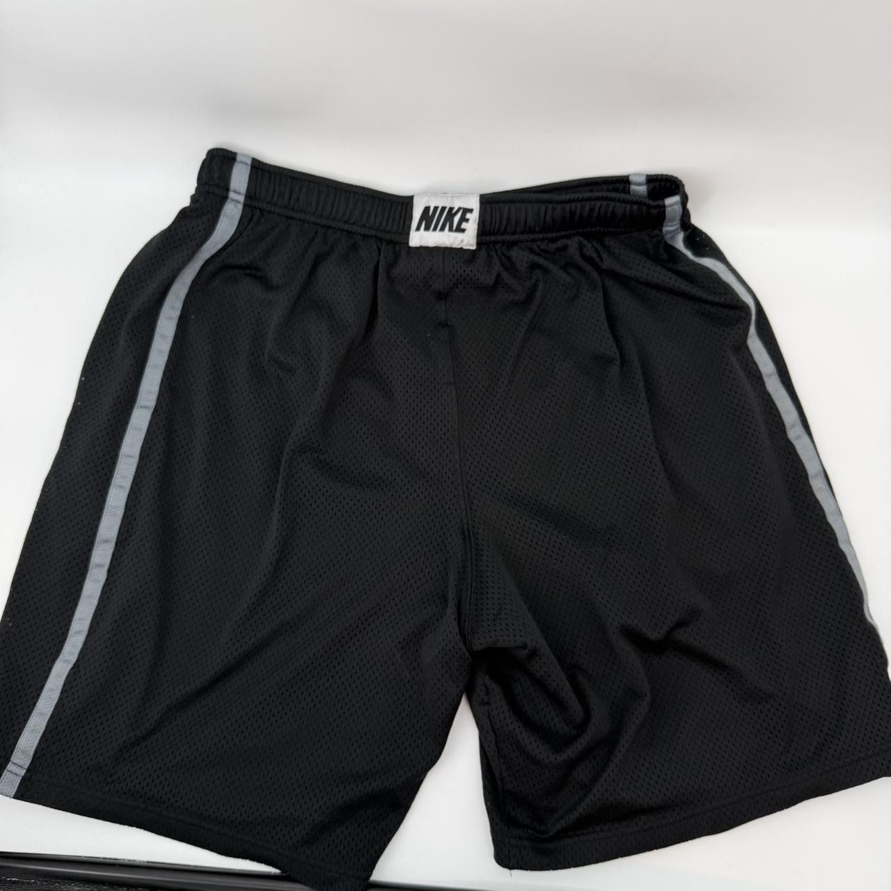 Nike Vintage Nike Mens Sz L Stitched Swoosh Logo Basketball Gym Size US 36 / EU 52 - 1 Thumbnail