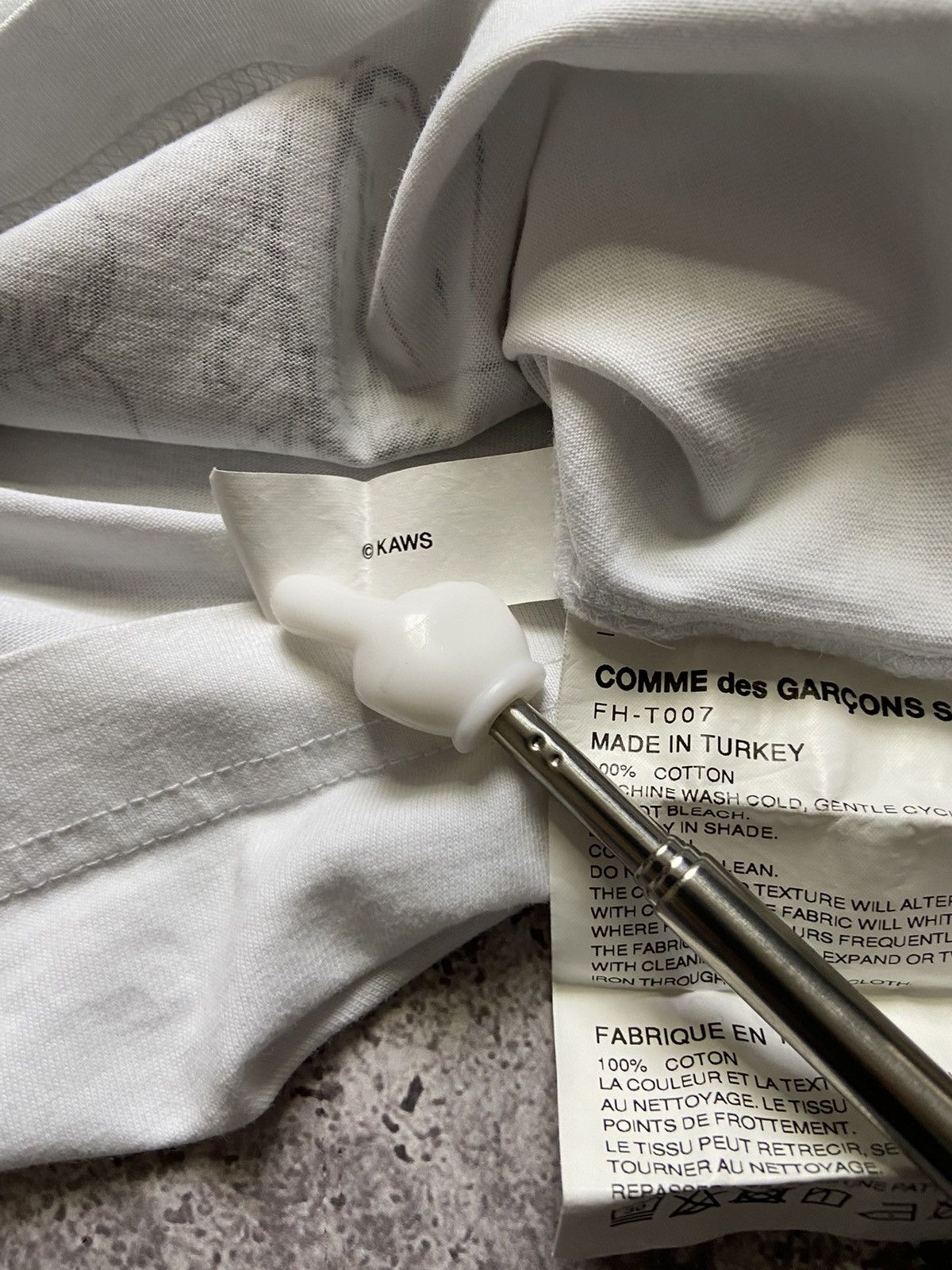 Comme des Garcons CDG Shirt x Kaws Edition Logo Tee White Medium Size US M / EU 48-50 / 2 - 5 Thumbnail