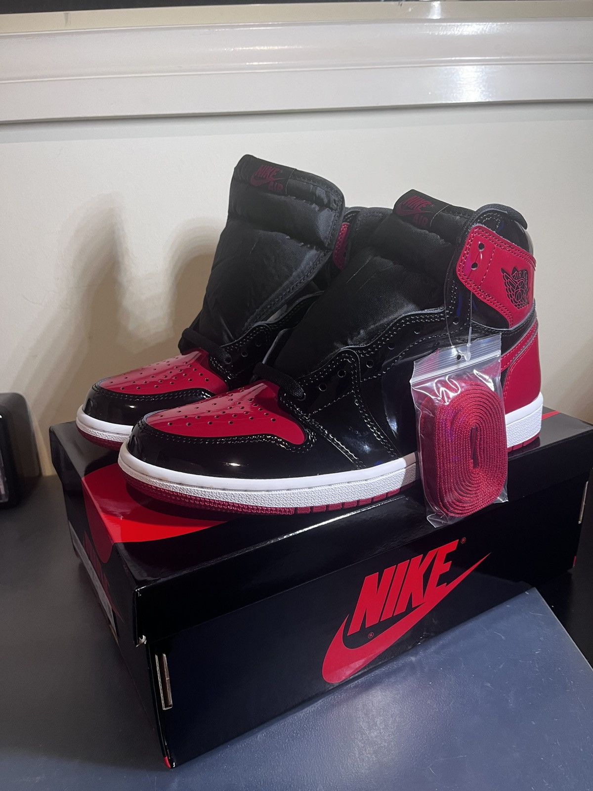 Jordan Brand Jordan 1 Retro High OG Patent Bred Size US 8 / EU 41 - 1 Thumbnail