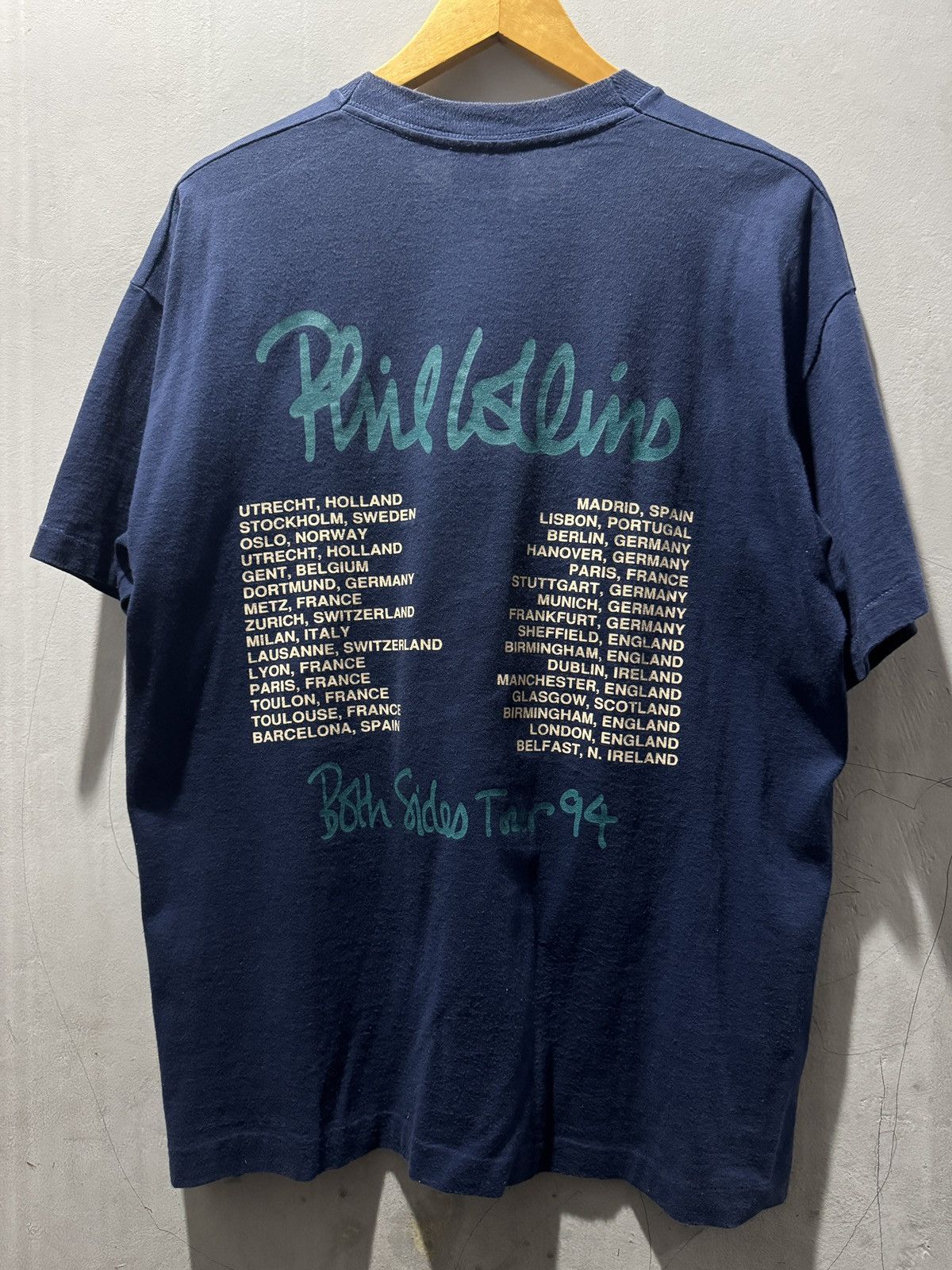 Band Tees Vintage Phil Collins Size US L / EU 52-54 / 3 - 6 Thumbnail