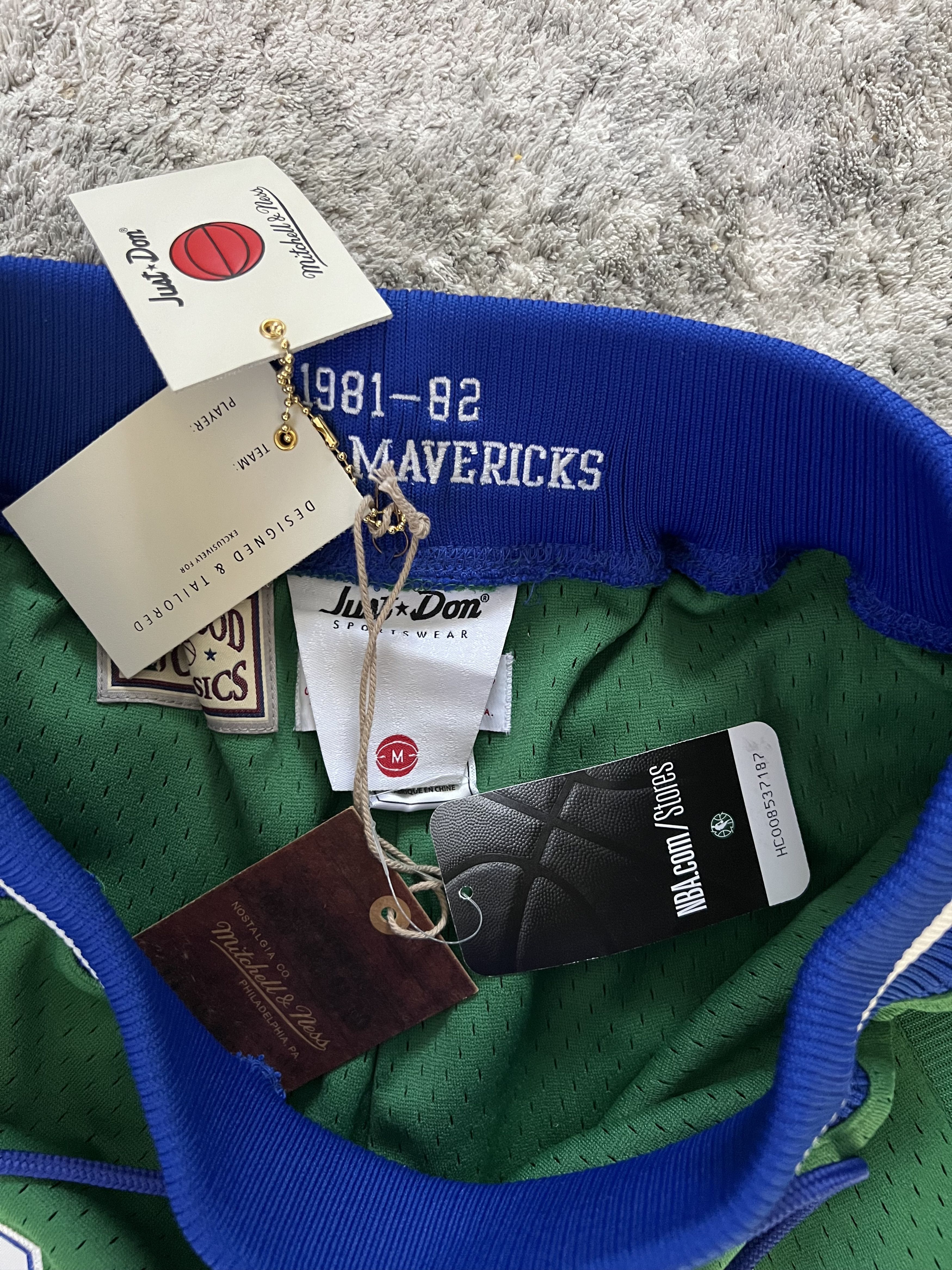Just Don × Mitchell & Ness Dallas Mavericks 1981-82 NBA Just Don Mitchell & Ness Shorts Size US 32 / EU 48 - 12 Thumbnail