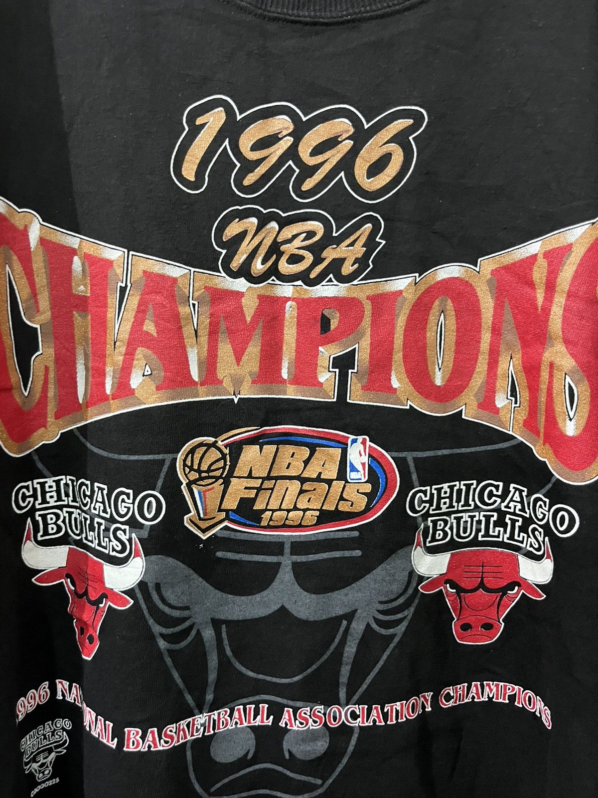 Rap Tees 🔥1996 CHAMPION CHICAGO BULLS NBA BASKETBALL TEE Size US XL / EU 56 / 4 - 3 Thumbnail