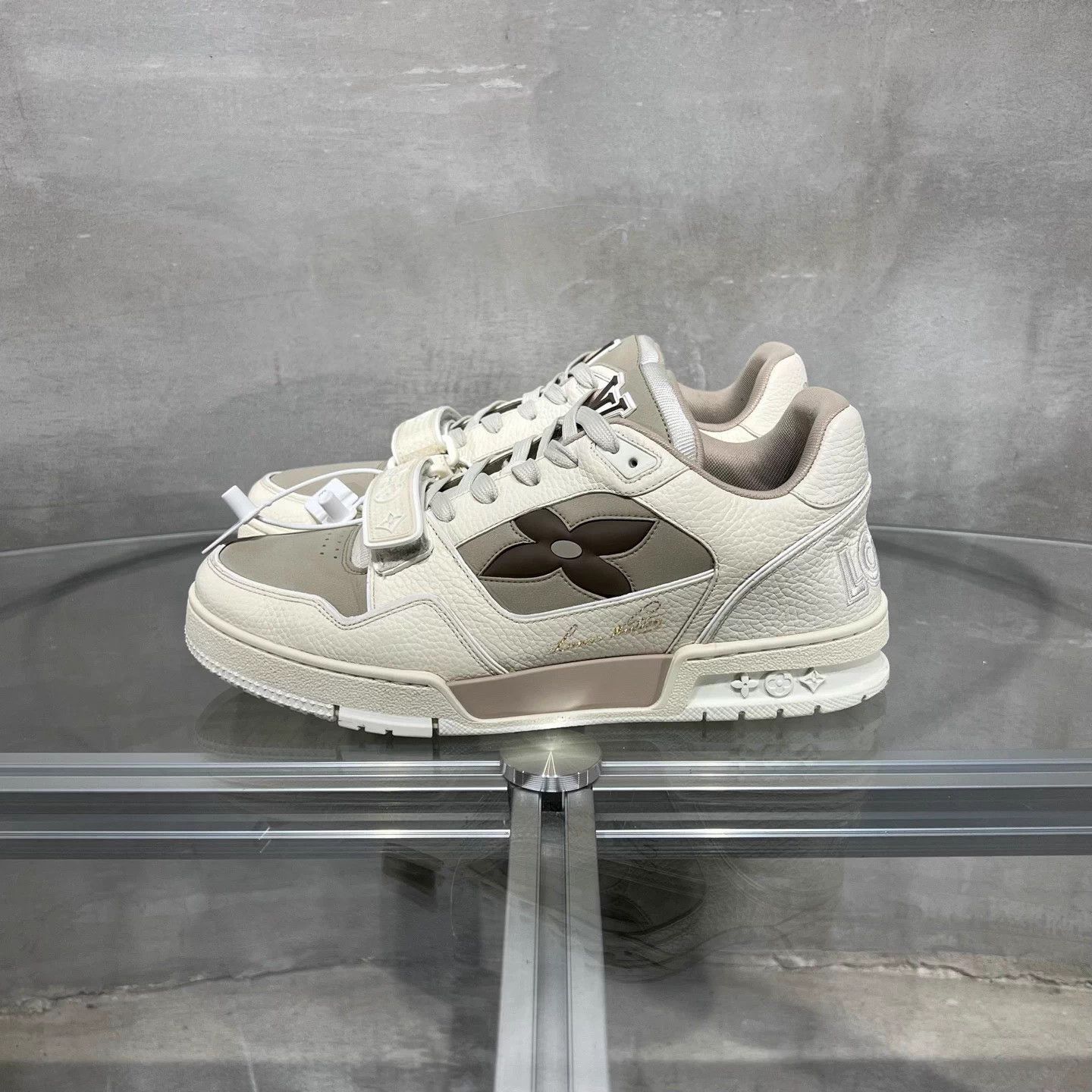 Louis Vuitton LV Trainer Off-White UK7.5 / 41.5 Size US 7.5 / IT 37.5 - 3 Thumbnail