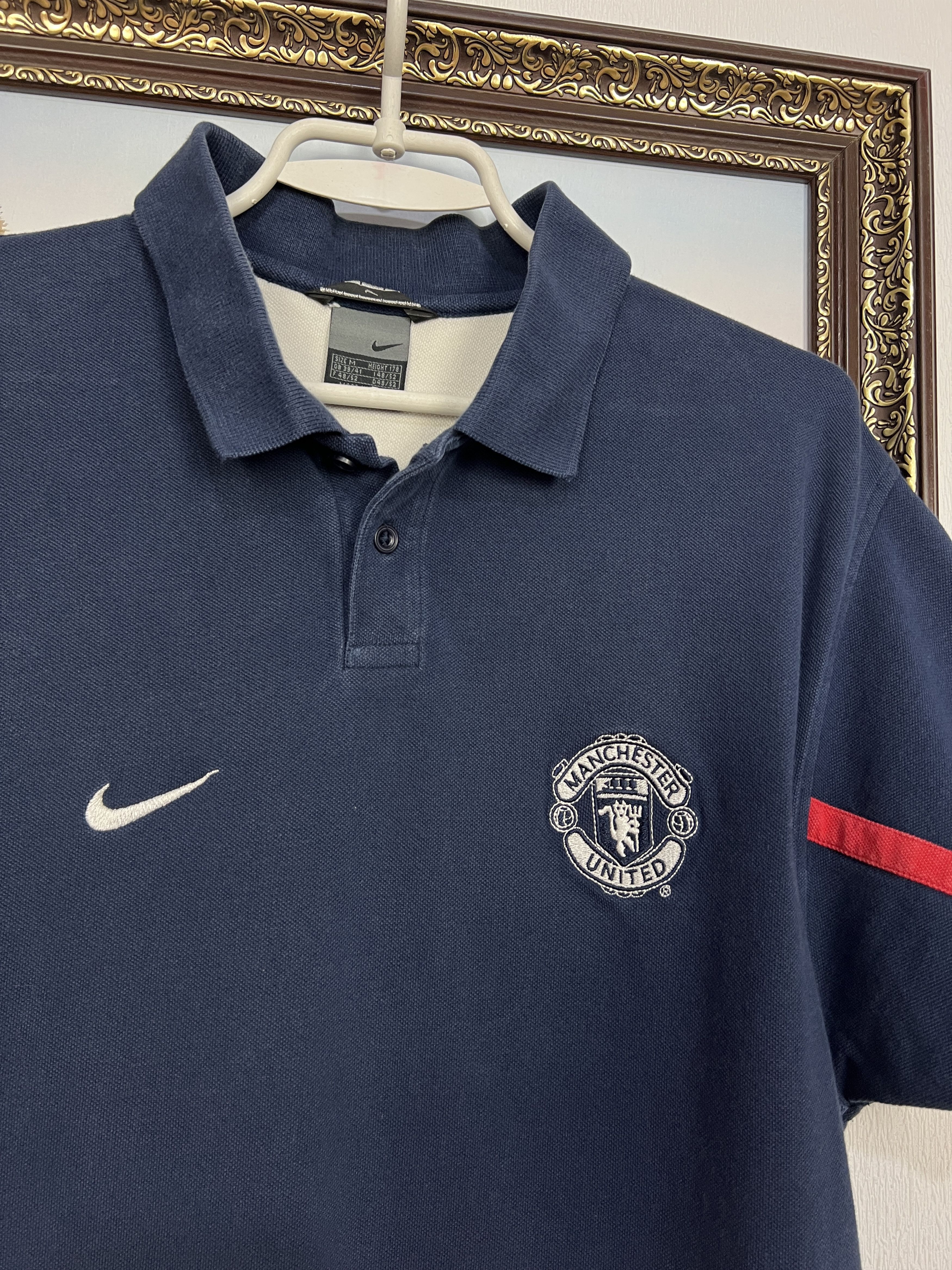 Nike Manchester United Football Polo Train Shirt Soccer Jersey Size US M / EU 48-50 / 2 - 3 Thumbnail