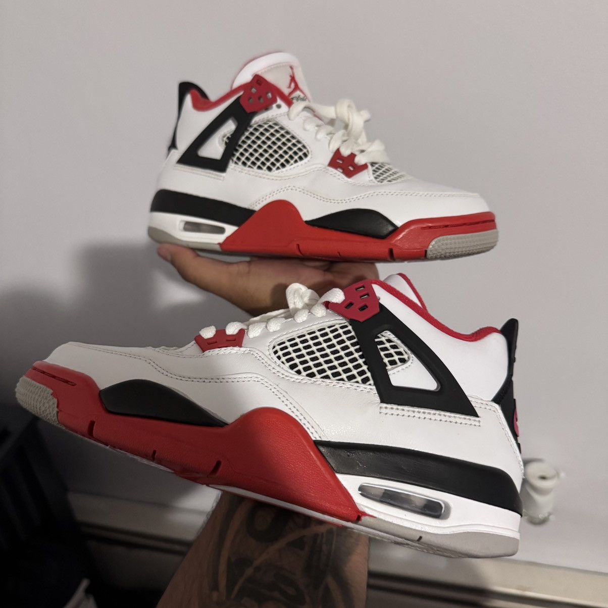 Jordan Brand Fire Red 4s Boys Size 5y/ Women's 6.5 Size US 6.5 / IT 36.5 - 5 Thumbnail