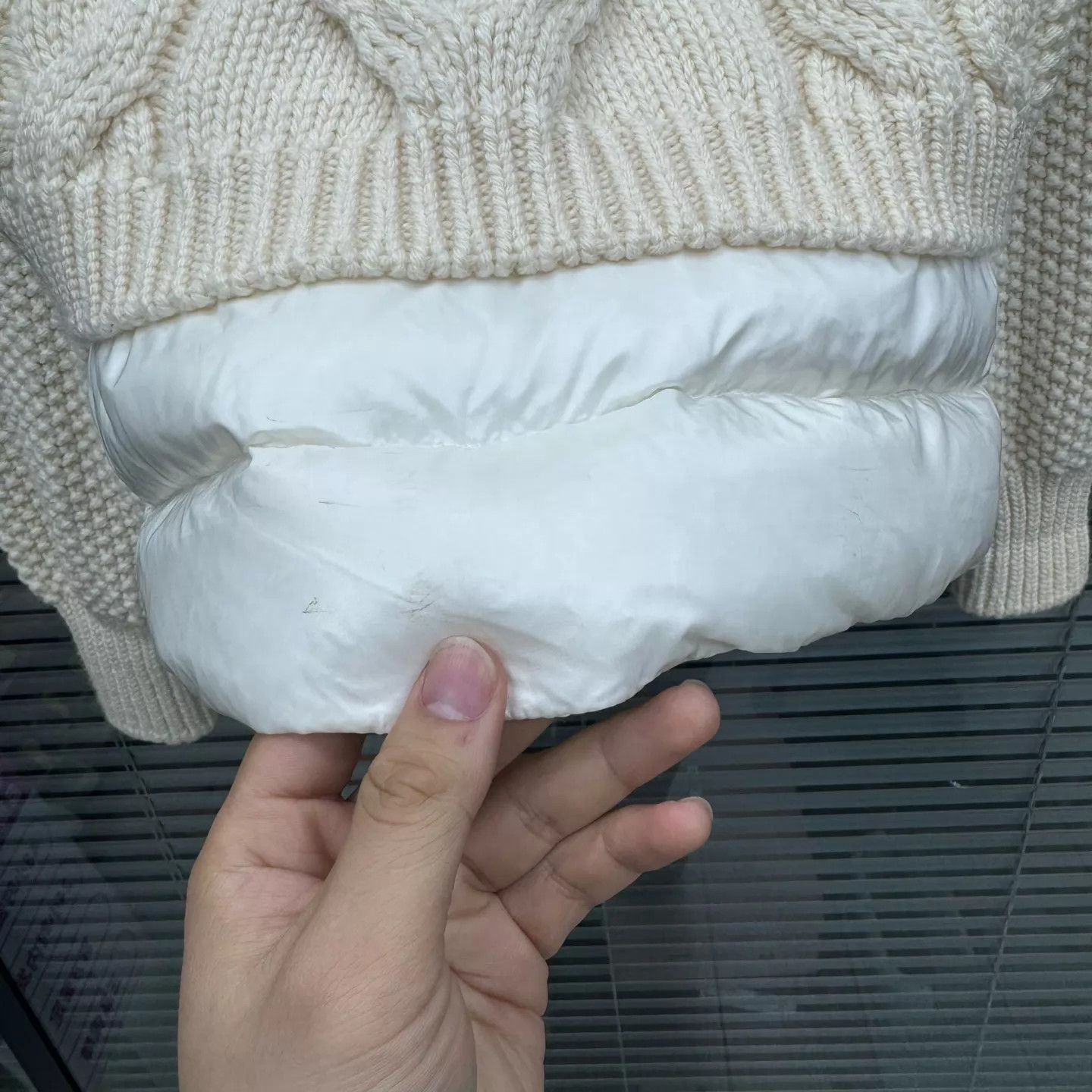 Moncler Moncler White Knit Panel Down Jacket S Minor Stain Size S / US 4 / IT 40 - 6 Thumbnail