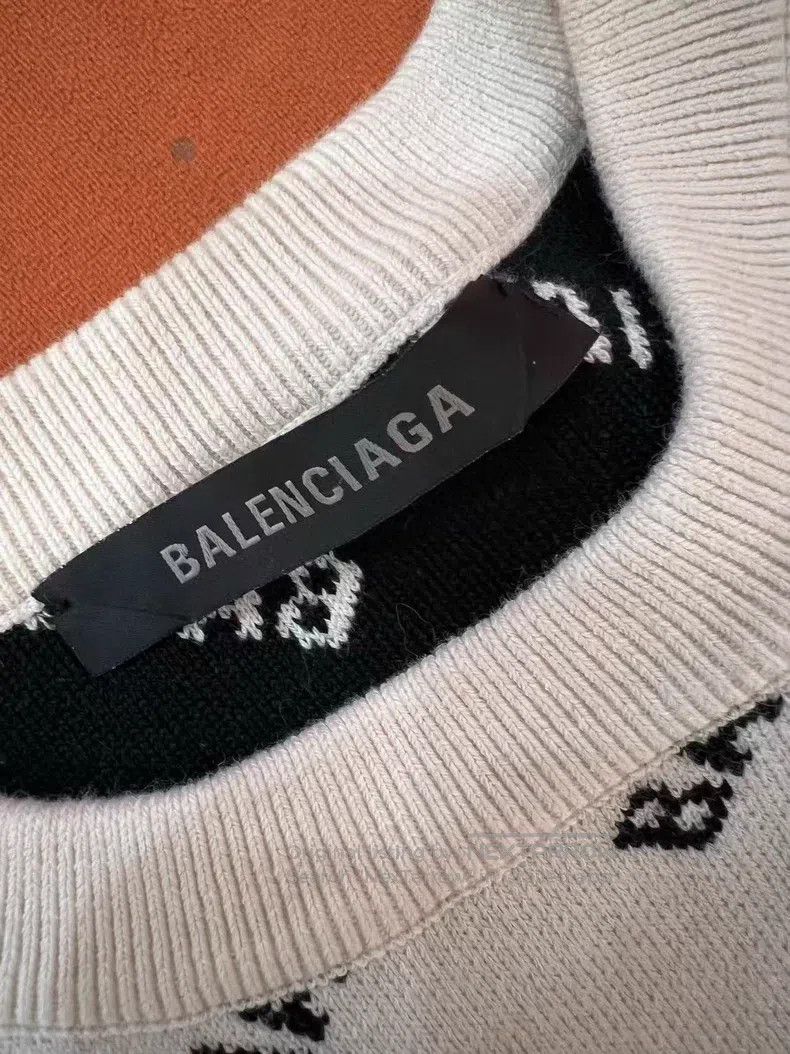 Balenciaga Balenciaga White Full Logo Long Sleeve Sweater Size US S / EU 44-46 / 1 - 2 Thumbnail