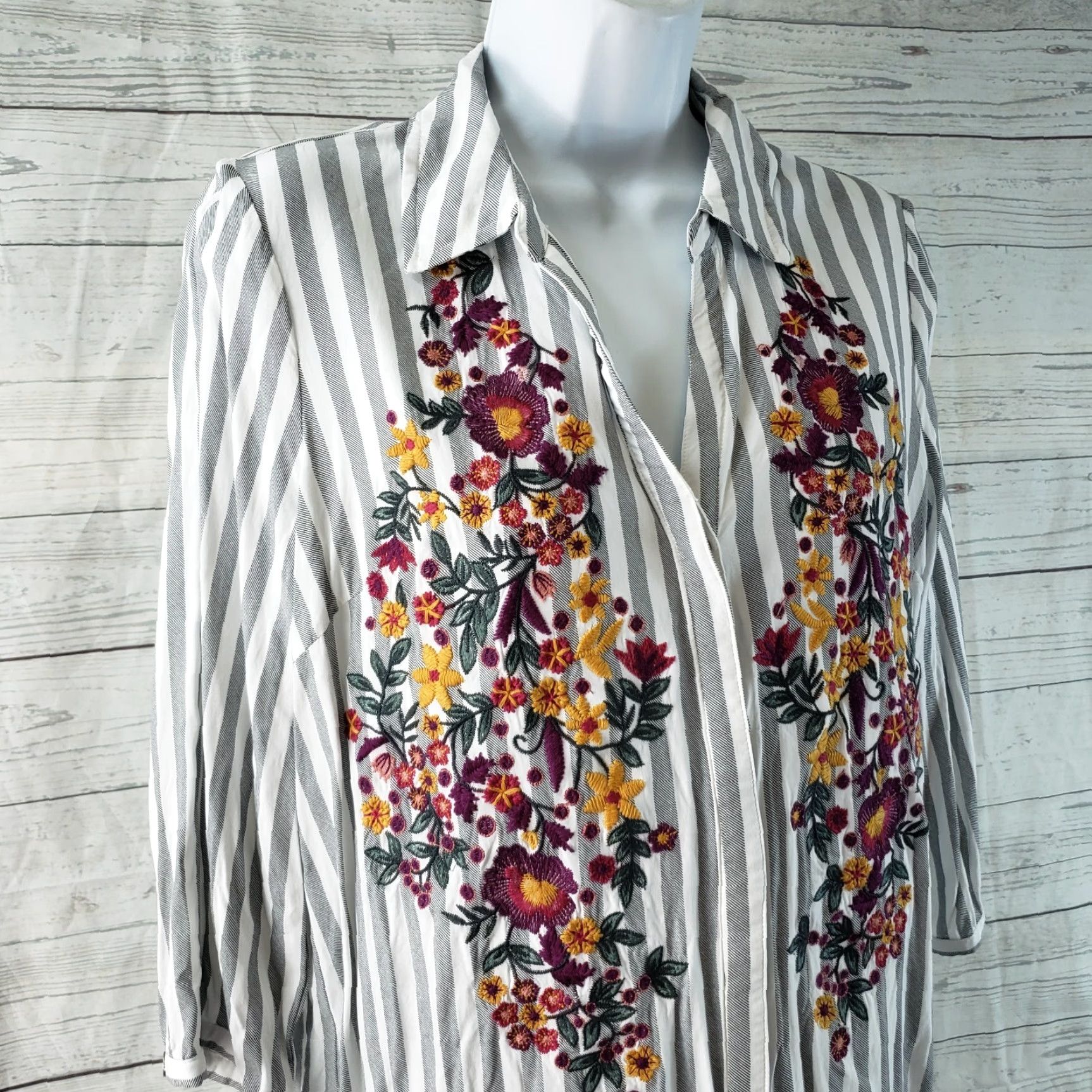 Vintage Skies Are Blue Womens Button Front Top Sz L Gray Green Embroidered Floral Shirt 3/4 Sleeve Collared Vintage No Size L / US 10 / IT 46 - 2 Thumbnail