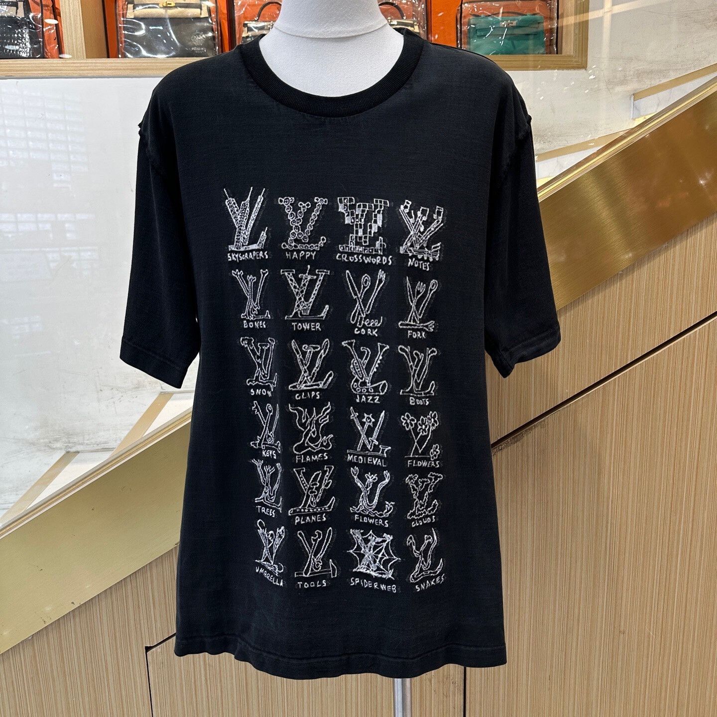 Louis Vuitton LV XXL Black Embroidered Logo T-shirt Size US XXL / EU 58 / 5 - 1 Thumbnail