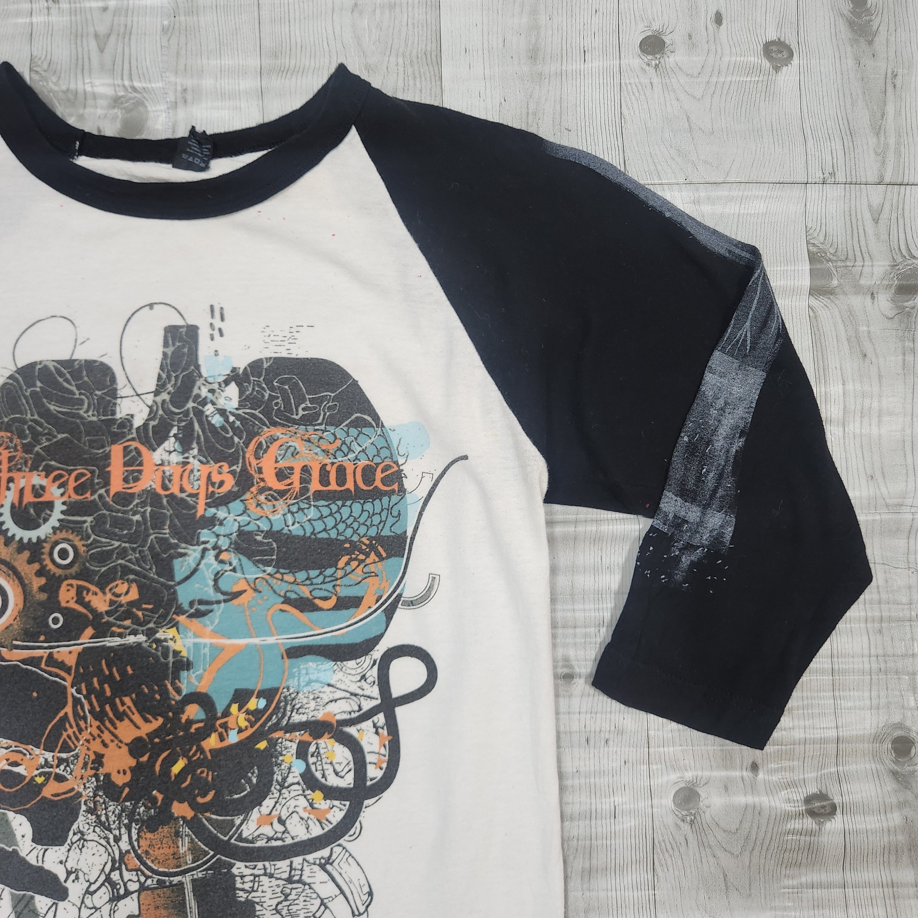Band Tees Three Days Grace Human Raglan TShirt Size US M / EU 48-50 / 2 - 3 Thumbnail