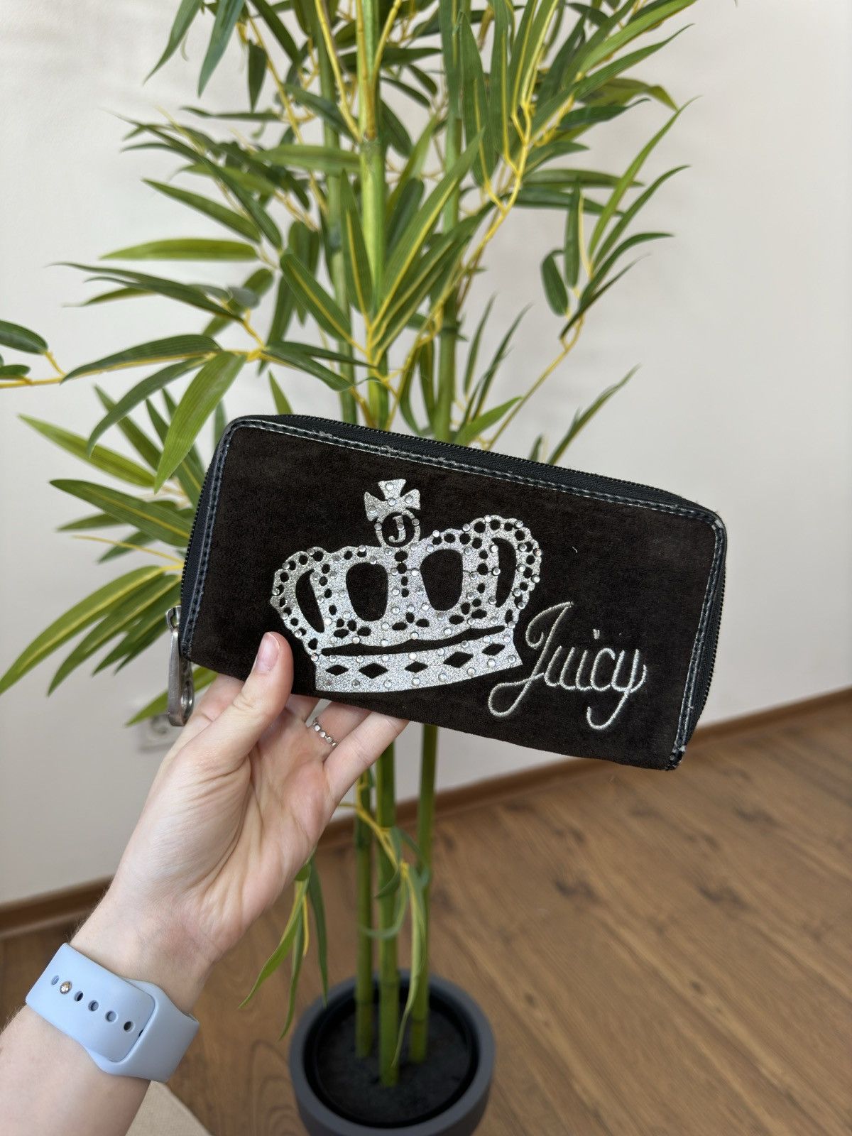 Juicy Couture VINTAGE JUICY COUTURE BROWN PLUSH COIN POUCH WALLET Size ONE SIZE - 1 Thumbnail