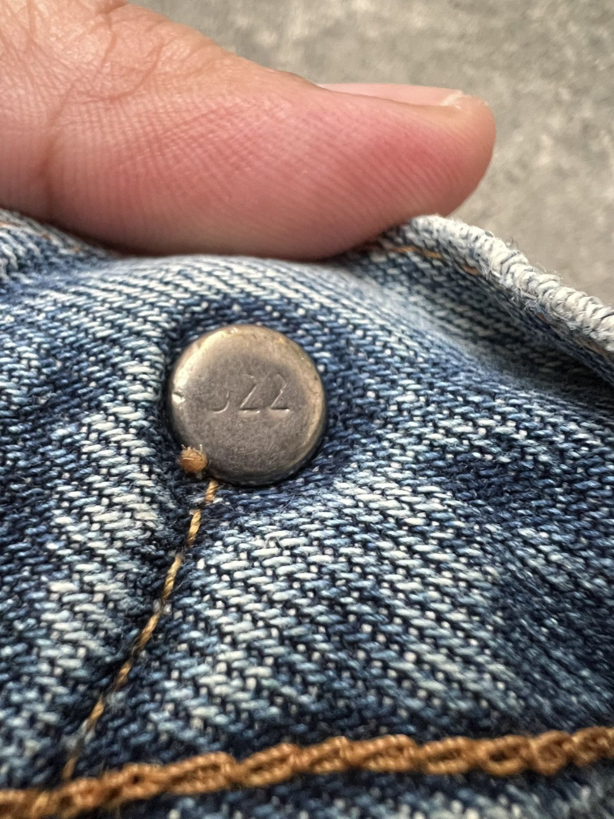 Levi's Vintage 90’s Levi’s 551Z Big E Selvedge Faded Jean Size US 30 / EU 46 - 16 Thumbnail