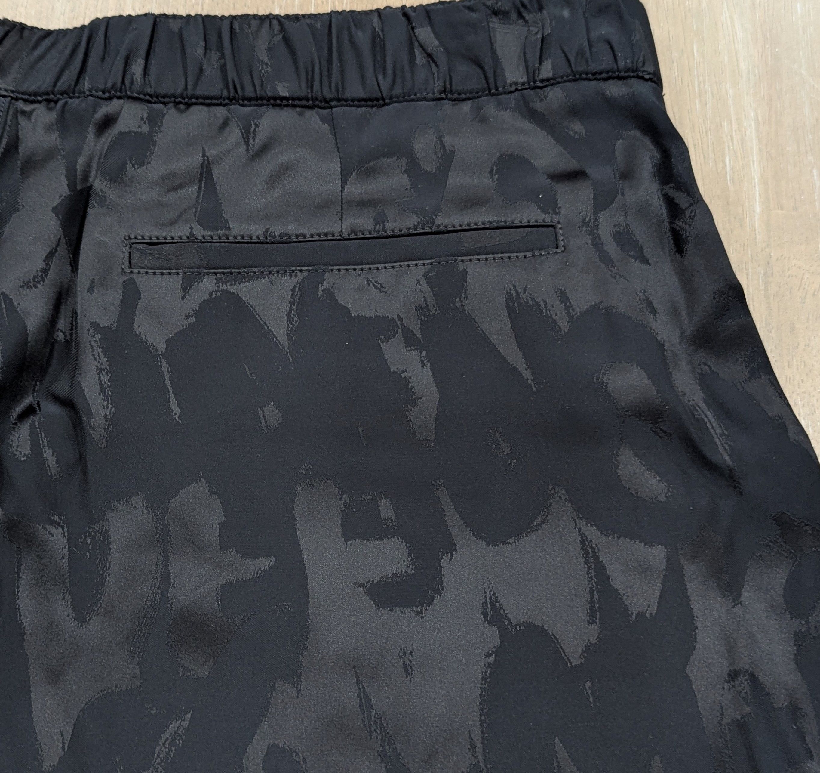 Alexander McQueen Alexander McQueen Logo Print Satin Shorts Black 48 US 32 Size US 32 / EU 48 - 5 Thumbnail