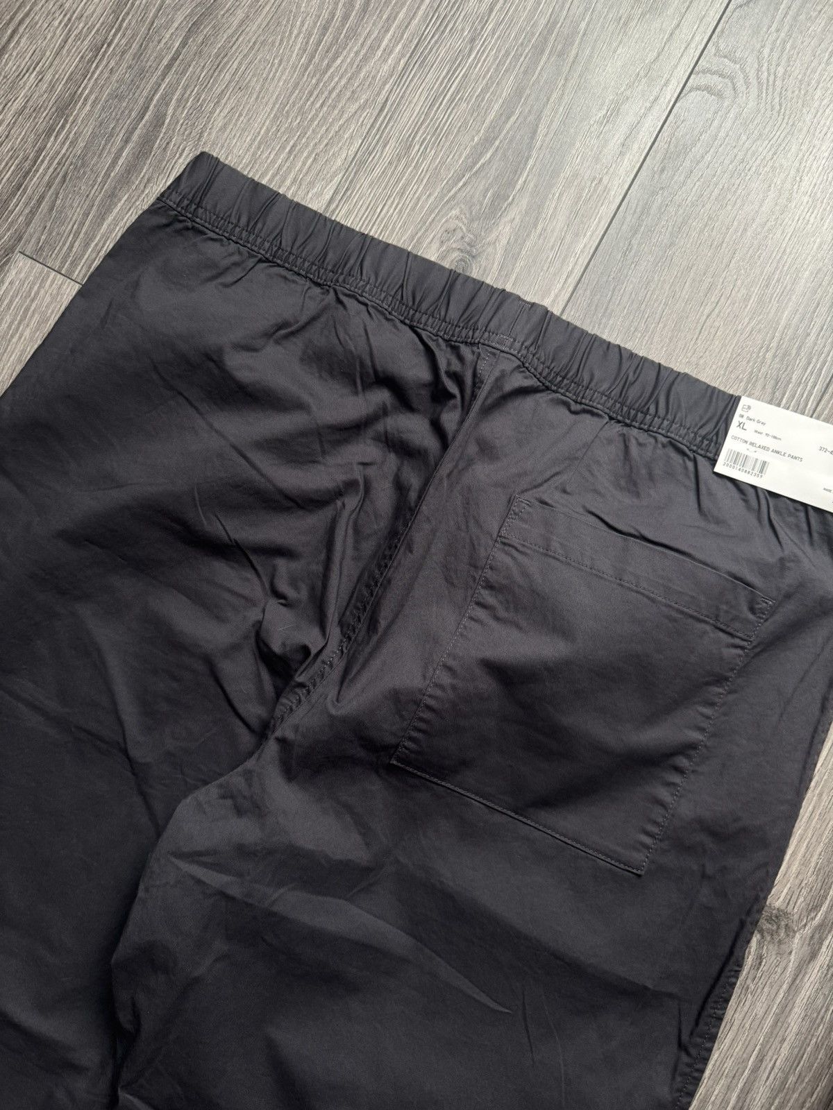 Uniqlo UNIQLO Men's Cotton Relaxed Ankle Pants in Dark Gray XL. Size US 36 / EU 52 - 7 Thumbnail