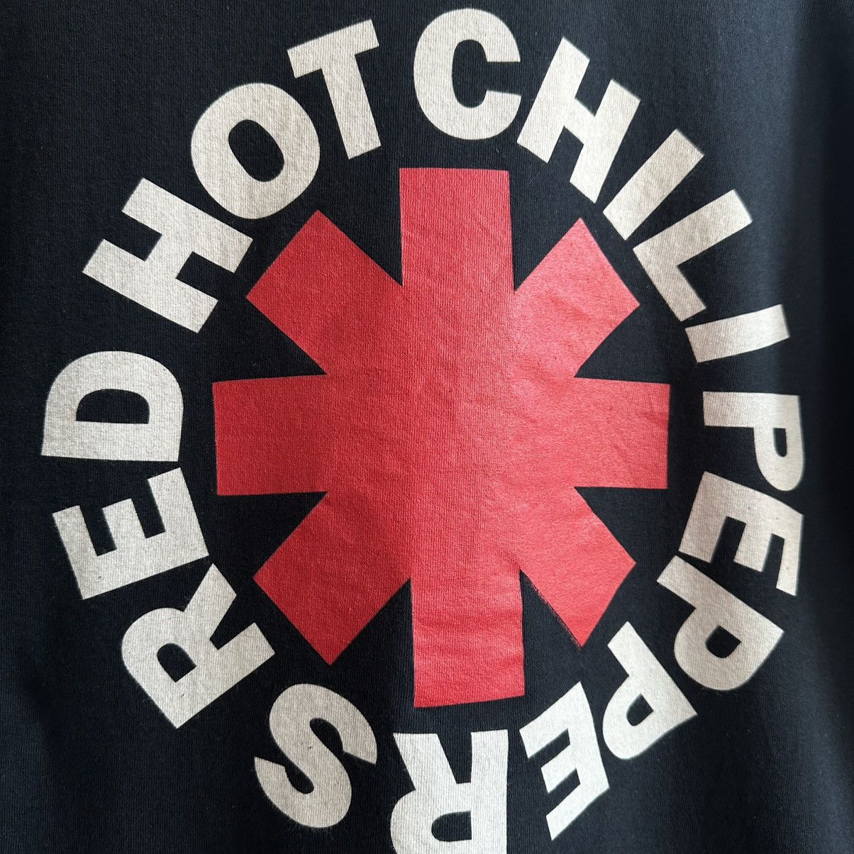 Band Tees × Vintage VINTAGE Y2K RED HOT CHILI PEPPERS BIG LOGO TEE Size US M / EU 48-50 / 2 - 3 Thumbnail
