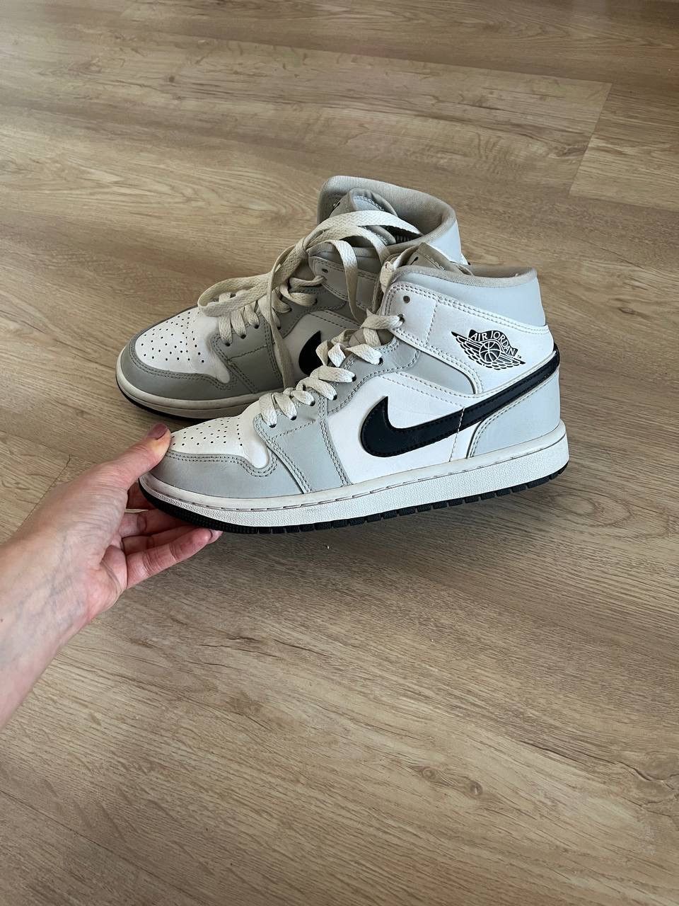 Nike Nike Air Jordan 1 Mid Light Smoke Grey Fog White Size 37.5 Size US 6.5 / IT 36.5 - 2 Thumbnail