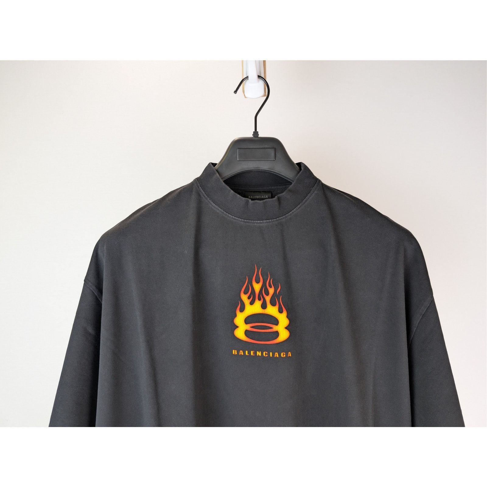 Balenciaga o1rshd1 Vintage Burning Unity Oversized Jersey T-Shirt Black Size US L / EU 52-54 / 3 - 4 Thumbnail