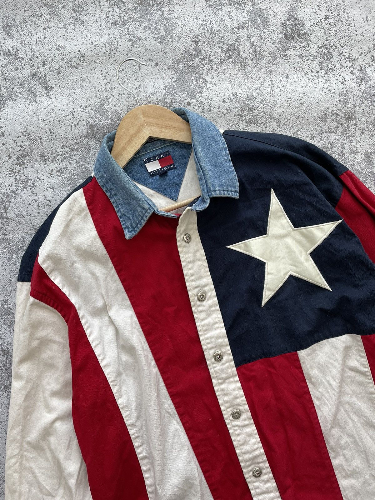 Tommy Hilfiger × Vintage Vintage Tommy Hilfiger American 🇺🇸 Flag Shirt Size US M / EU 48-50 / 2 - 3 Thumbnail