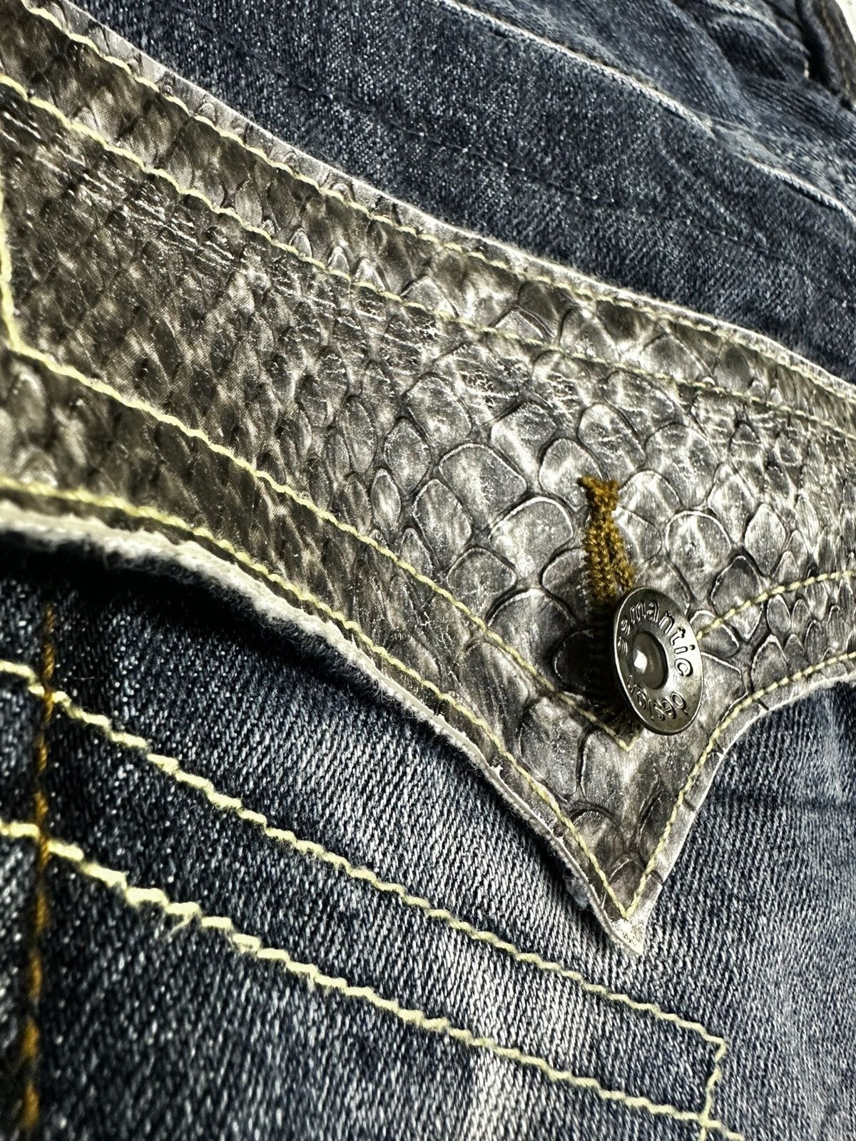 Japanese Brand rare 2000s semantic design python skin short denim jeans Size US 32 / EU 48 - 8 Thumbnail