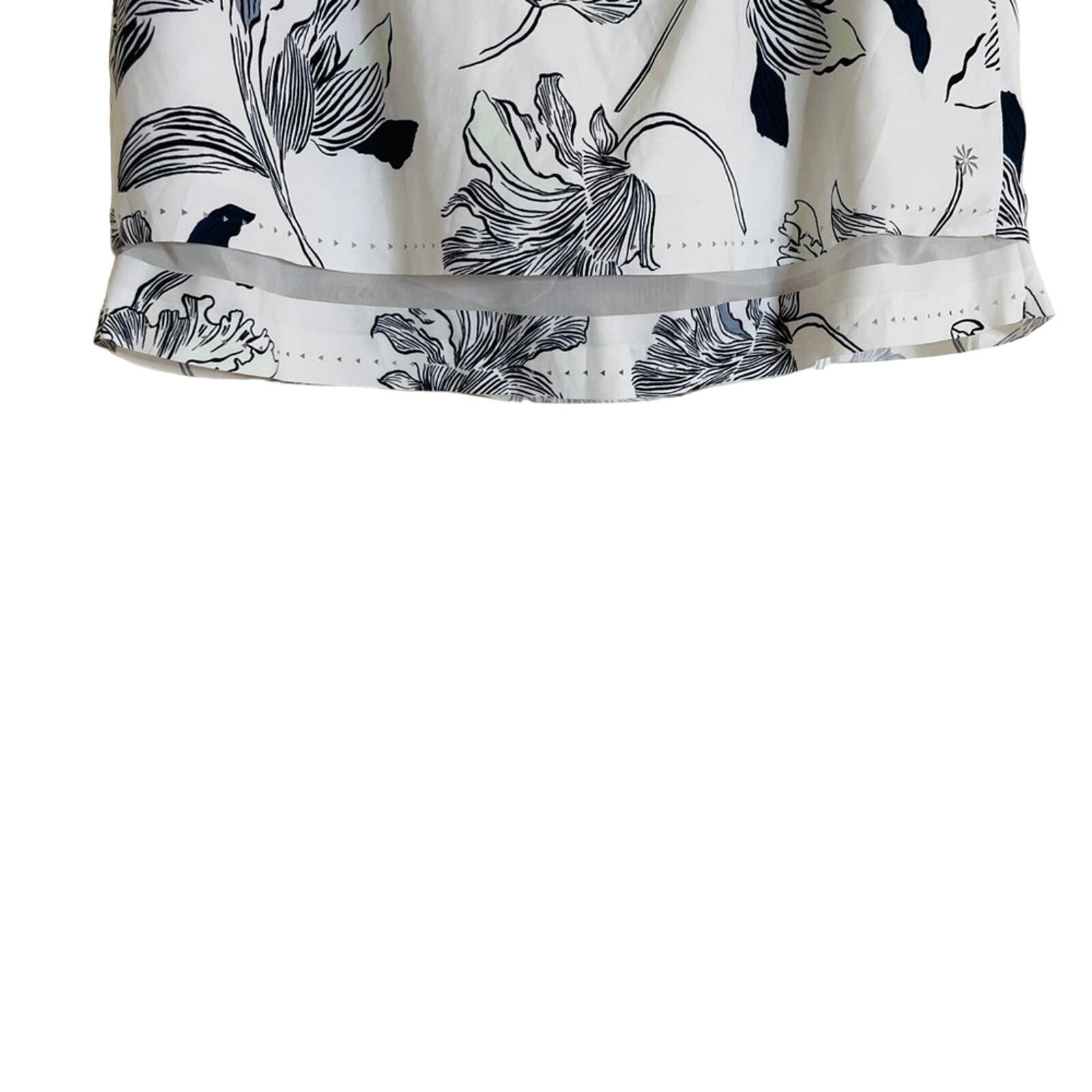 Athleta Athleta Laser Run Skort White Floral Nouveau Print Tennis Size 30" / US 8 / IT 44 - 8 Thumbnail