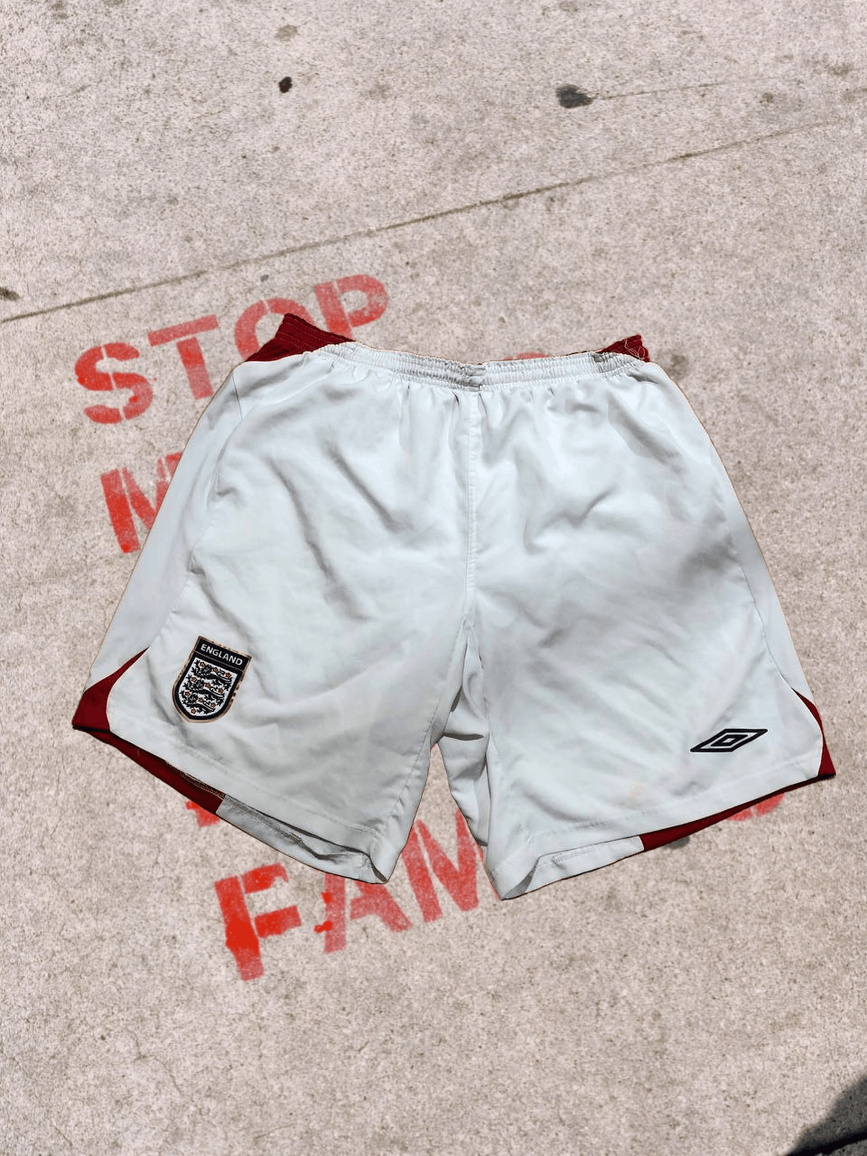 Umbro ENGLAND 2006 2008 AWAY FOOTBALL SOCCER SHORTS UMBRO Size US 38 / EU 54 - 1 Thumbnail