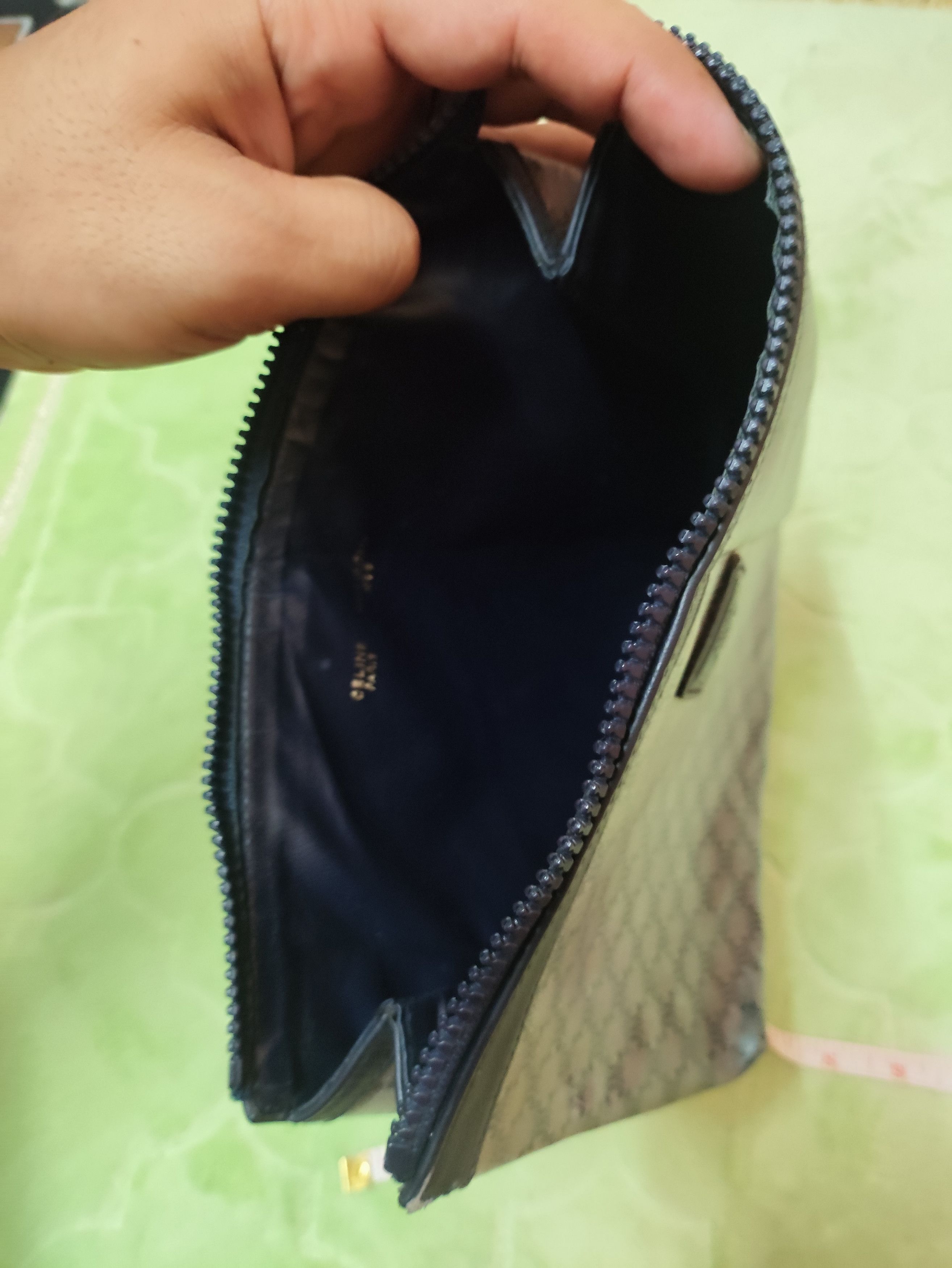 Celine × Vintage Distressed Celine Paris Clutch Bag (Zipper head Defect) Size ONE SIZE - 12 Thumbnail