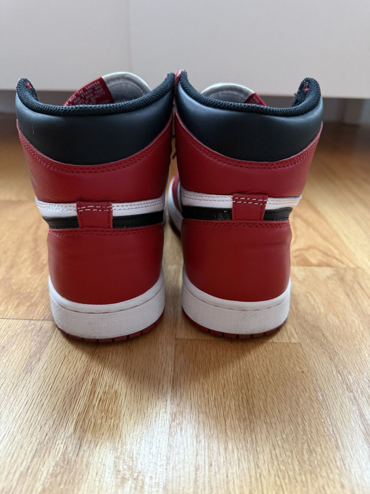 Jordan Brand × Nike Air Jordan 1 High chicago 2015 (size 8.5) Size US 8.5 / EU 41-42 - 6 Thumbnail