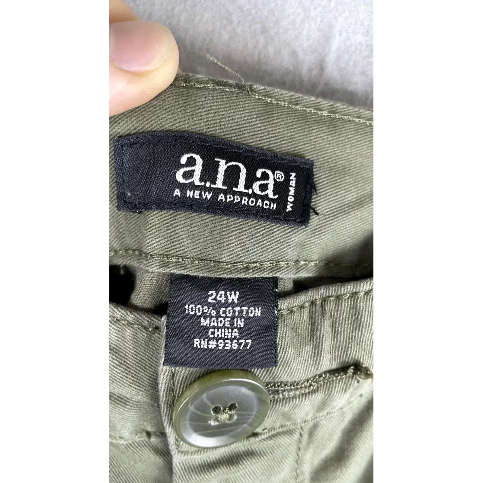 Vintage a.n.a Womens 24W Green Twill Chino Shorts Casual Summer Wear 7 Inch Inseam Size 42" / US 20 - 3 Thumbnail