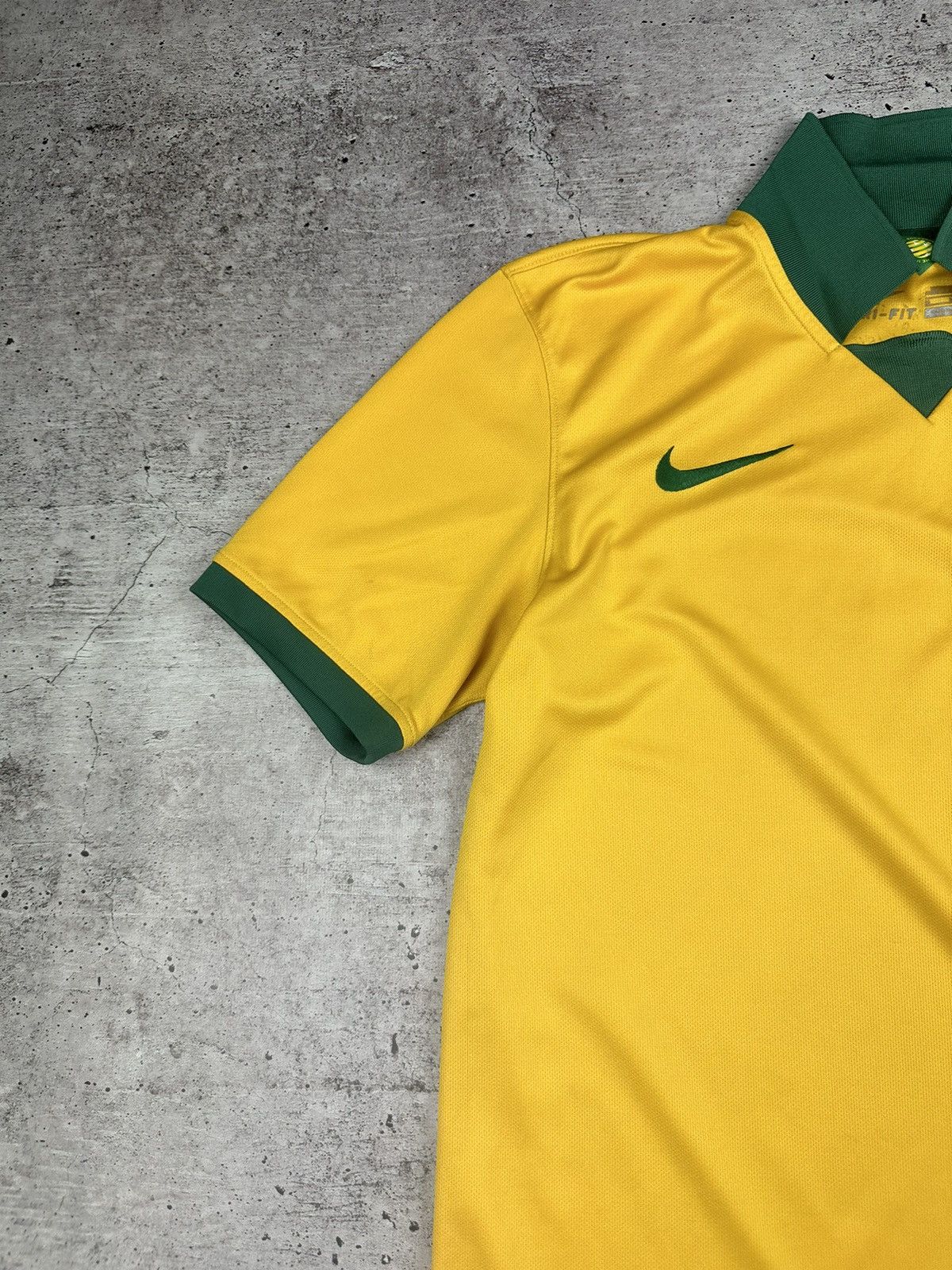 Nike 2014 Nike Australia World Cup Home Soccer Jersey/Shirt Size US M / EU 48-50 / 2 - 3 Thumbnail