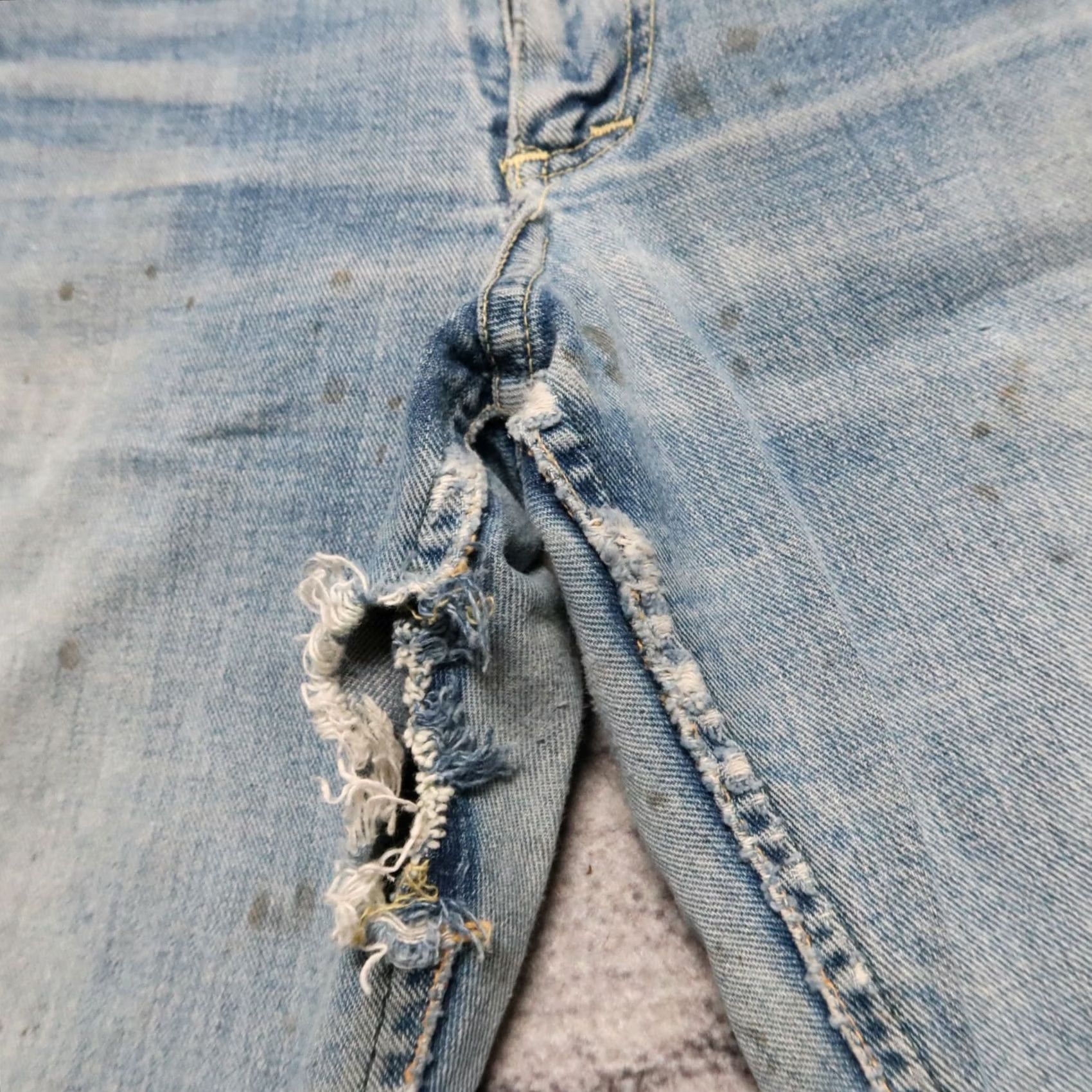 Lee VINTAGE Lee Riders Jeans Mens Denim Stonewash Light Wash Sanforized Distressed Selvedge 27x29 Closure Zip 8" Opening Size US 27 - 3 Thumbnail