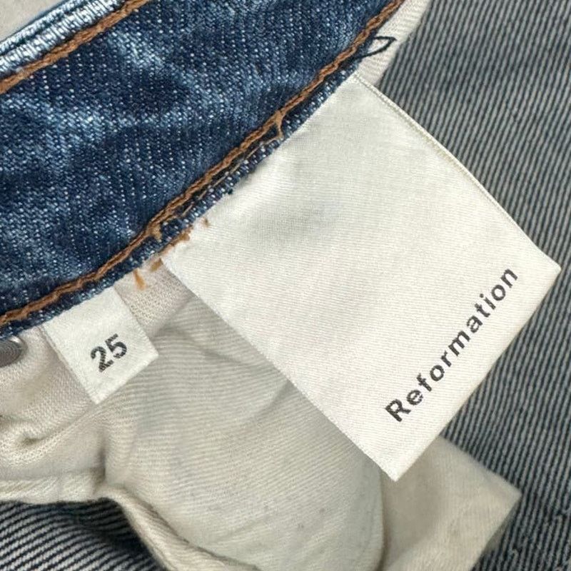 Reformation Reformation Mid Rise Button Straight Leg Jeans, Baltic Wash Size 25" / US 0 / IT 36 - 9 Thumbnail