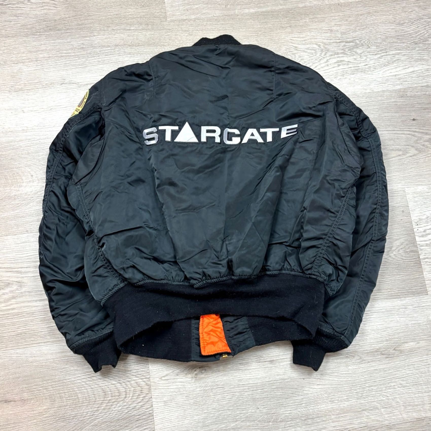 Alpha Industries VINTAGE Rare 1993 Stargate Film Cast and Crew Alpha Industries Bomber Jacket XL Mens Black Nylon Bomber Jacket XL Size US XL / EU 56 / 4 - 3 Thumbnail