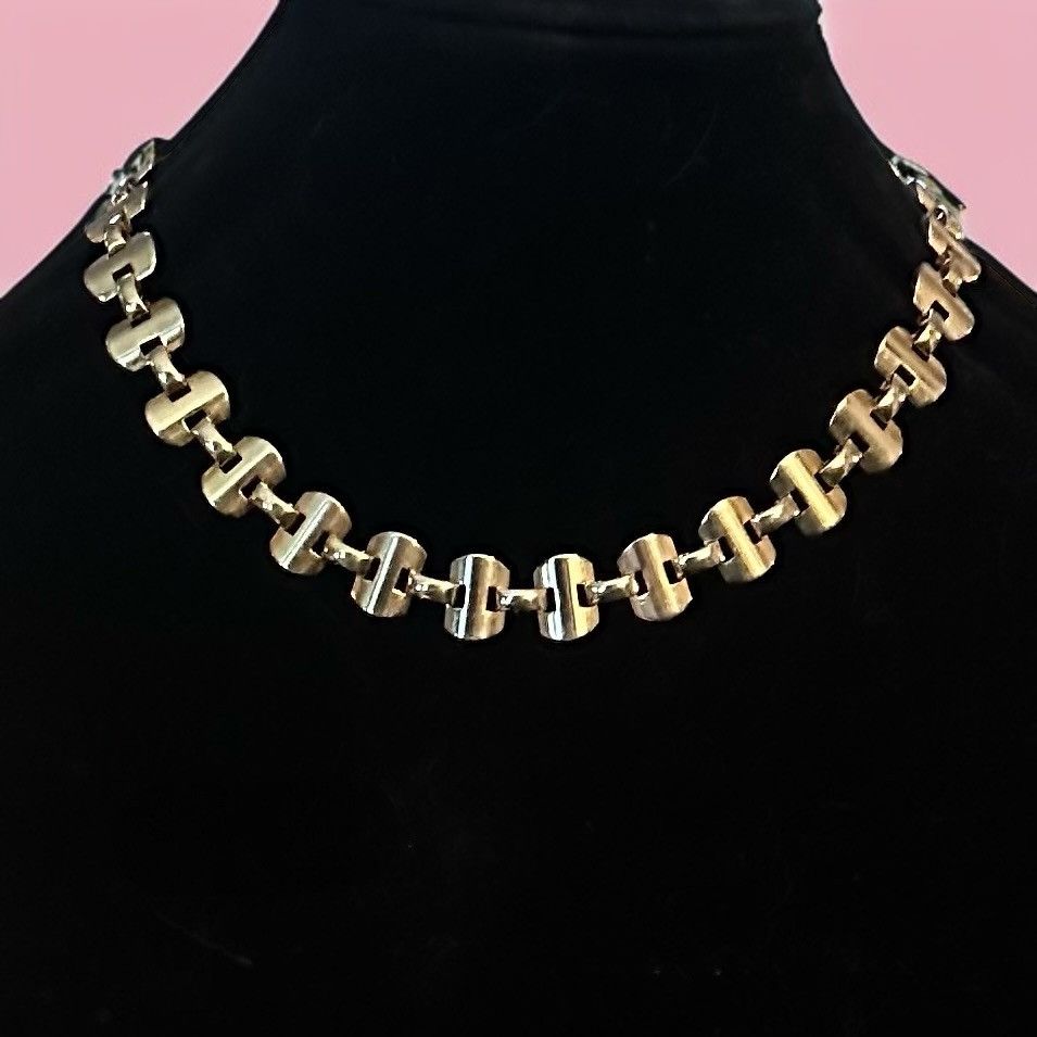 Vintage Vintage gold tone solid curved link collar necklace Size ONE SIZE - 1 Thumbnail