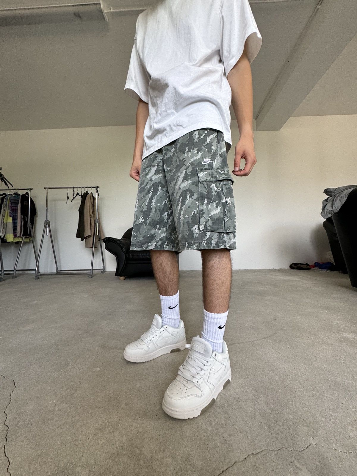 Vintage Vintage Nike Cargo Shorts Camo Size US 28 / EU 44 - 1 Thumbnail