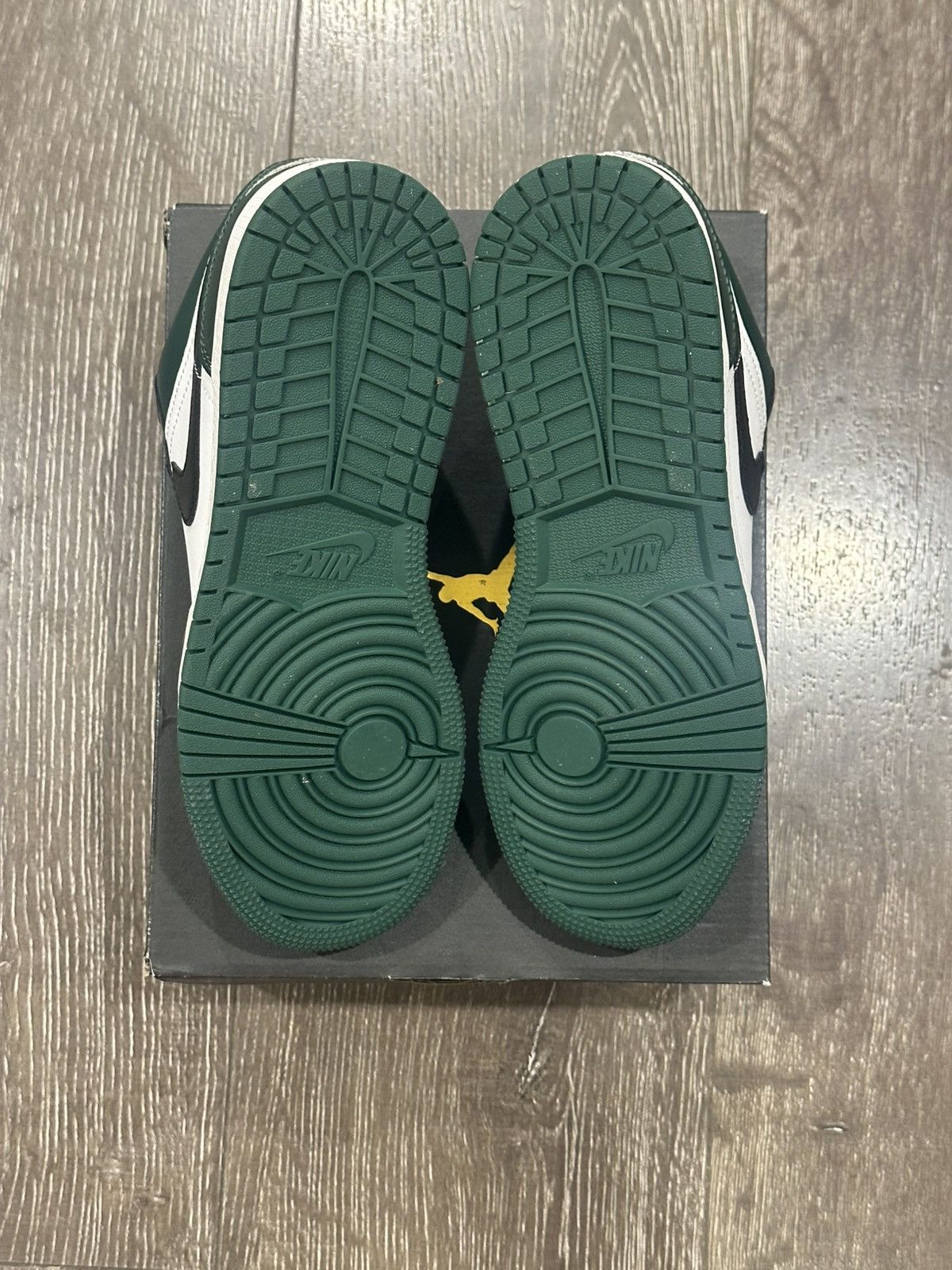 Jordan Brand Jordan 1 Low Noble Green Size US 5.5 / EU 38 - 6 Thumbnail